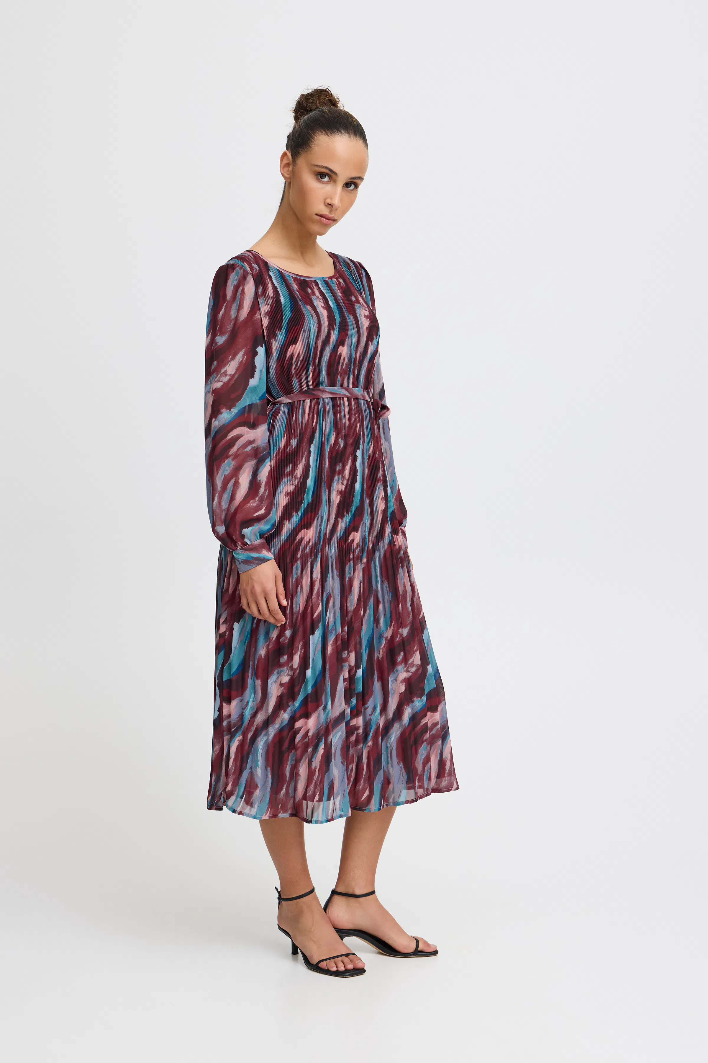 IHNEALLY Kleid LOOKBOOK FRONT 20121918-203678