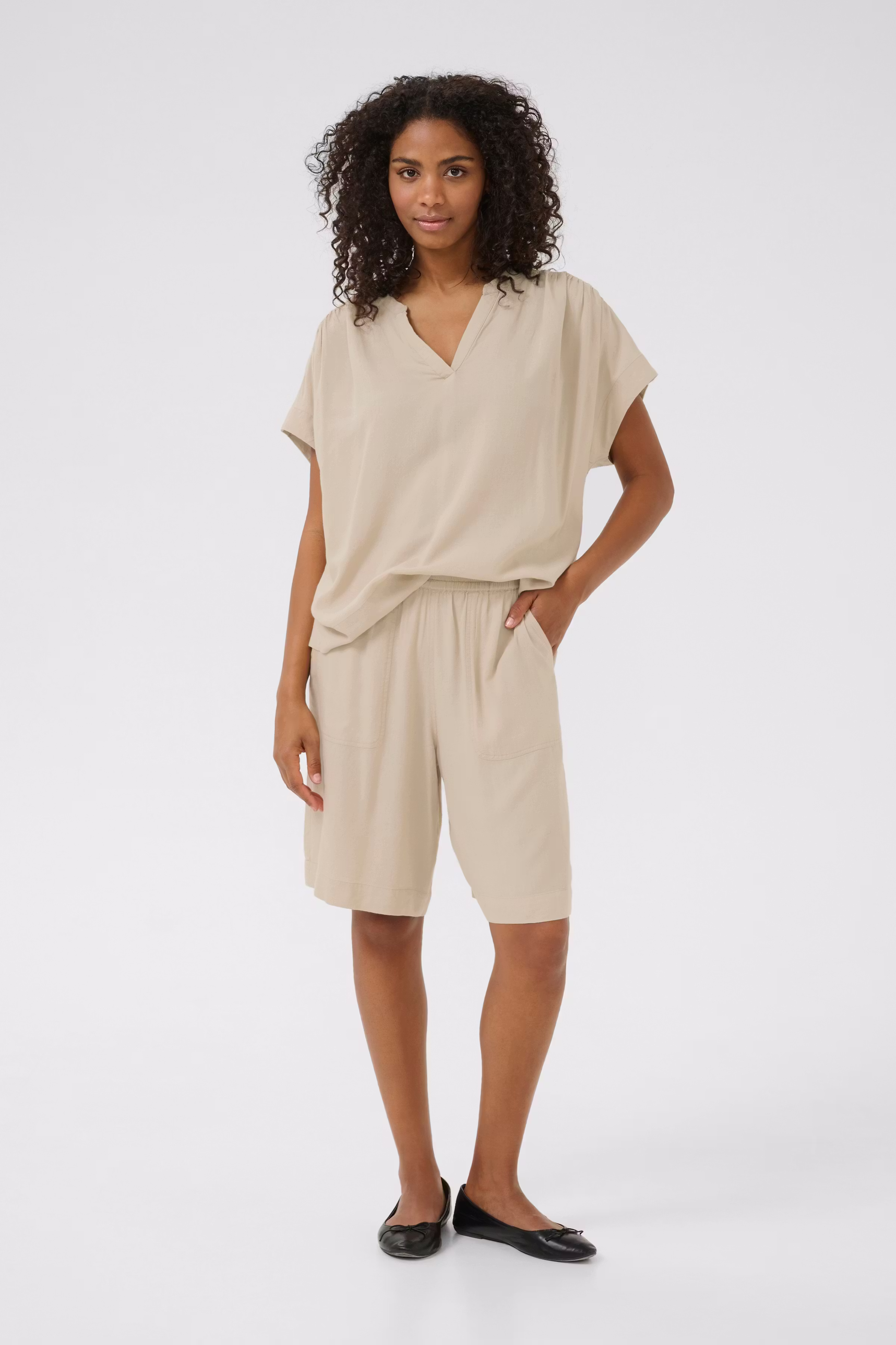 KAmilia Linen Shorts LOOKBOOK FRONT 10509668-151305