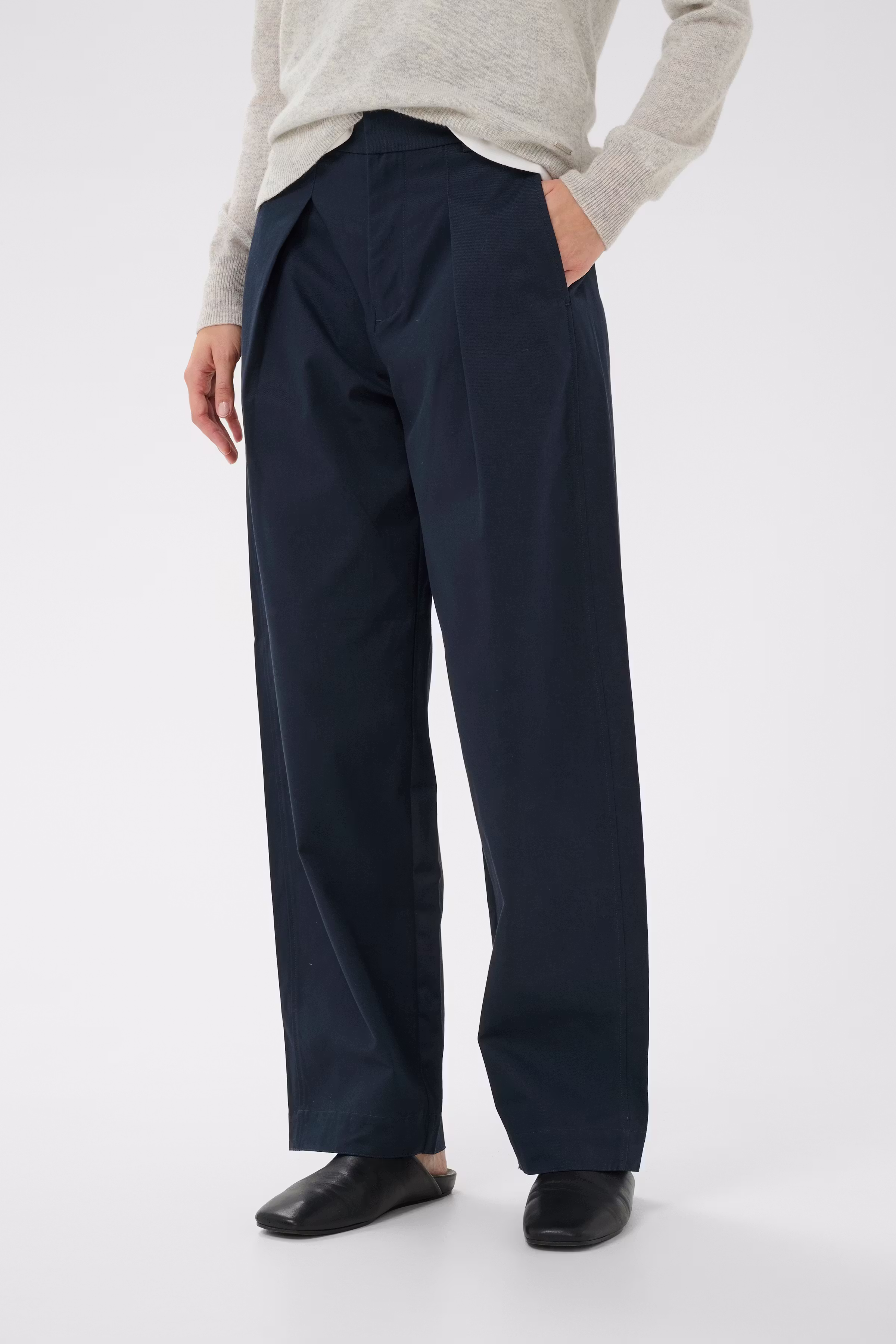 TinikkaIW Barrel Trousers LOOKBOOK FRONT 30111163-300005