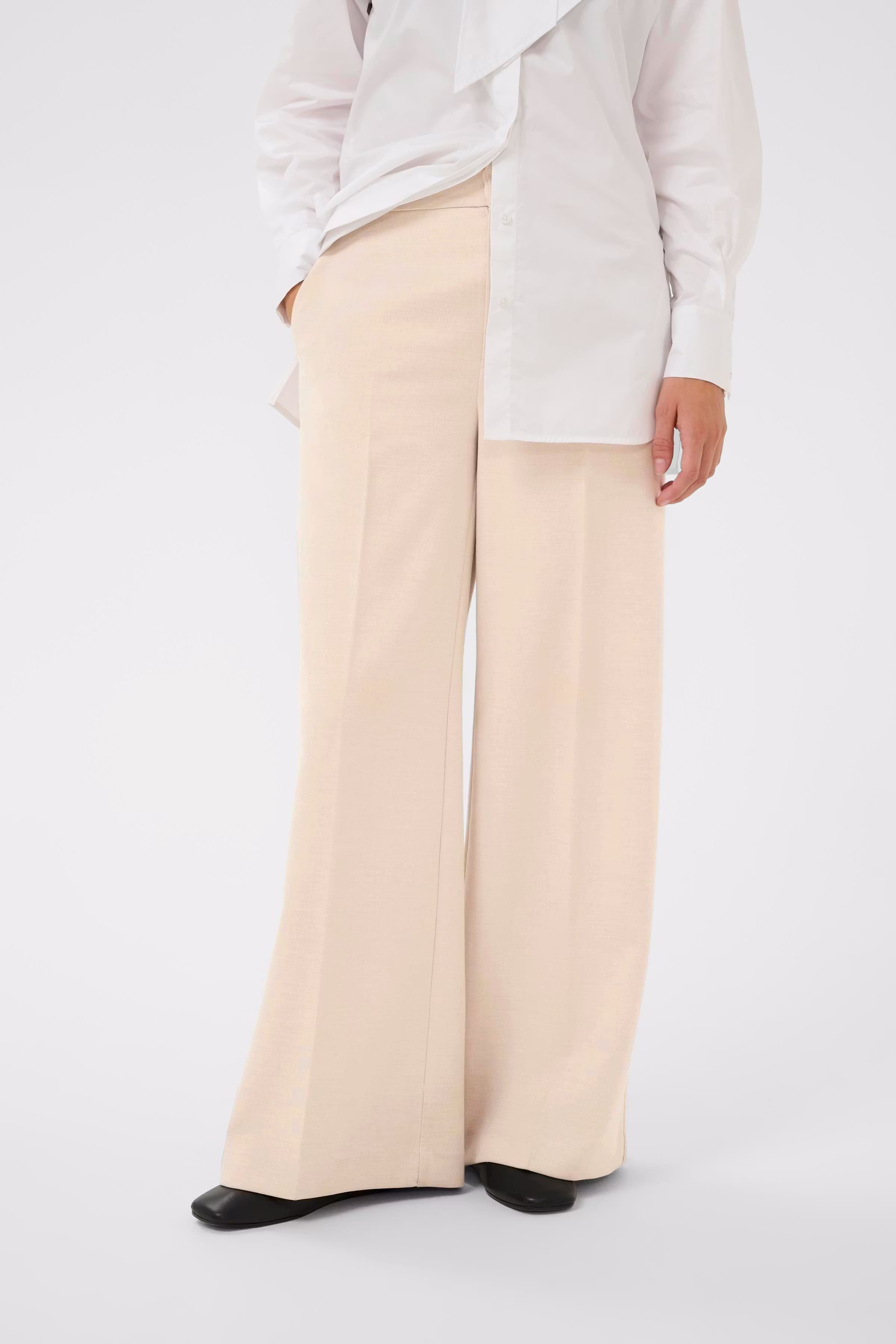 HOLLYNIW Trousers LOOKBOOK FRONT 30112214-300597