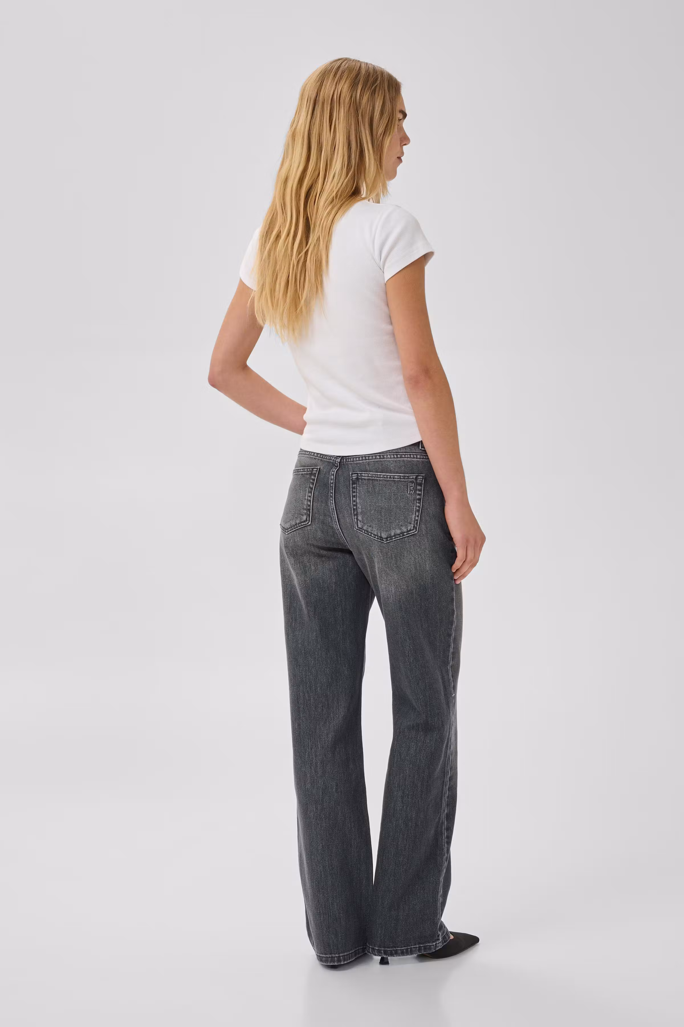05 THE LOUIS HIGH WIDE JEANS LOOKBOOK BACK 10704222-100087