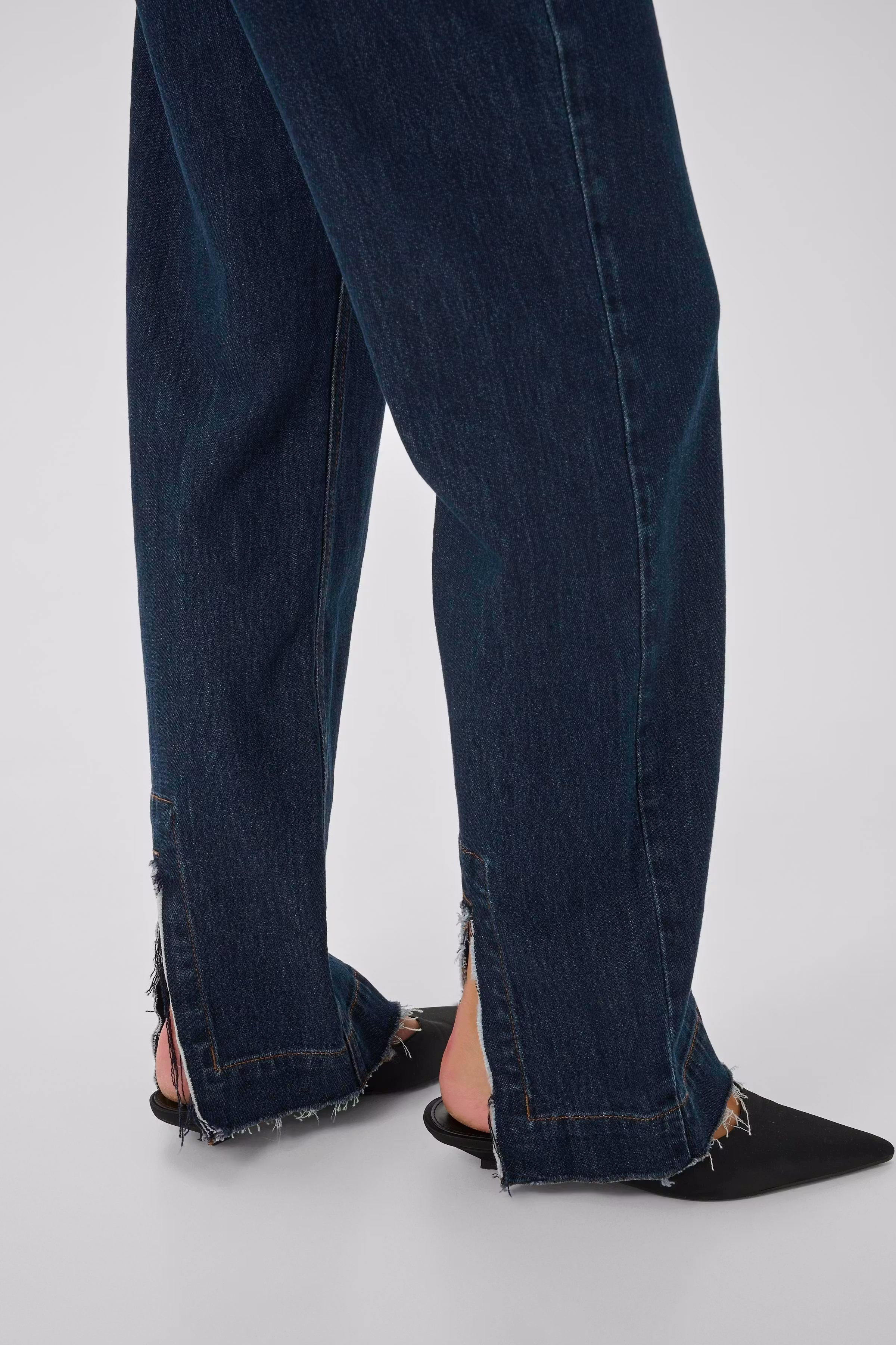 MWEbba High Straight Slit LOOKBOOK DETAIL 10705266-100067