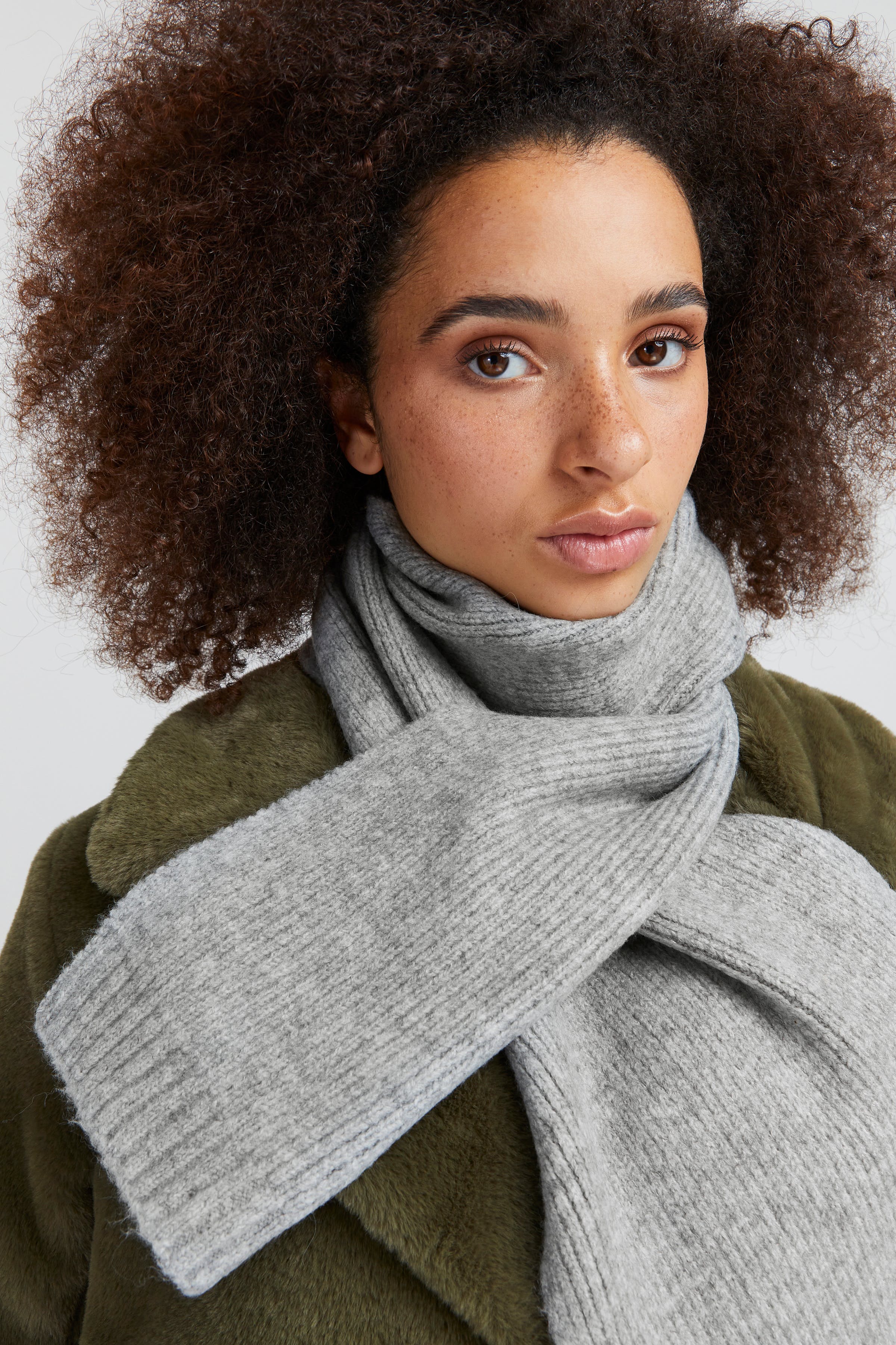 IAIVO Scarf LOOKBOOK DETAIL 20112670-200420