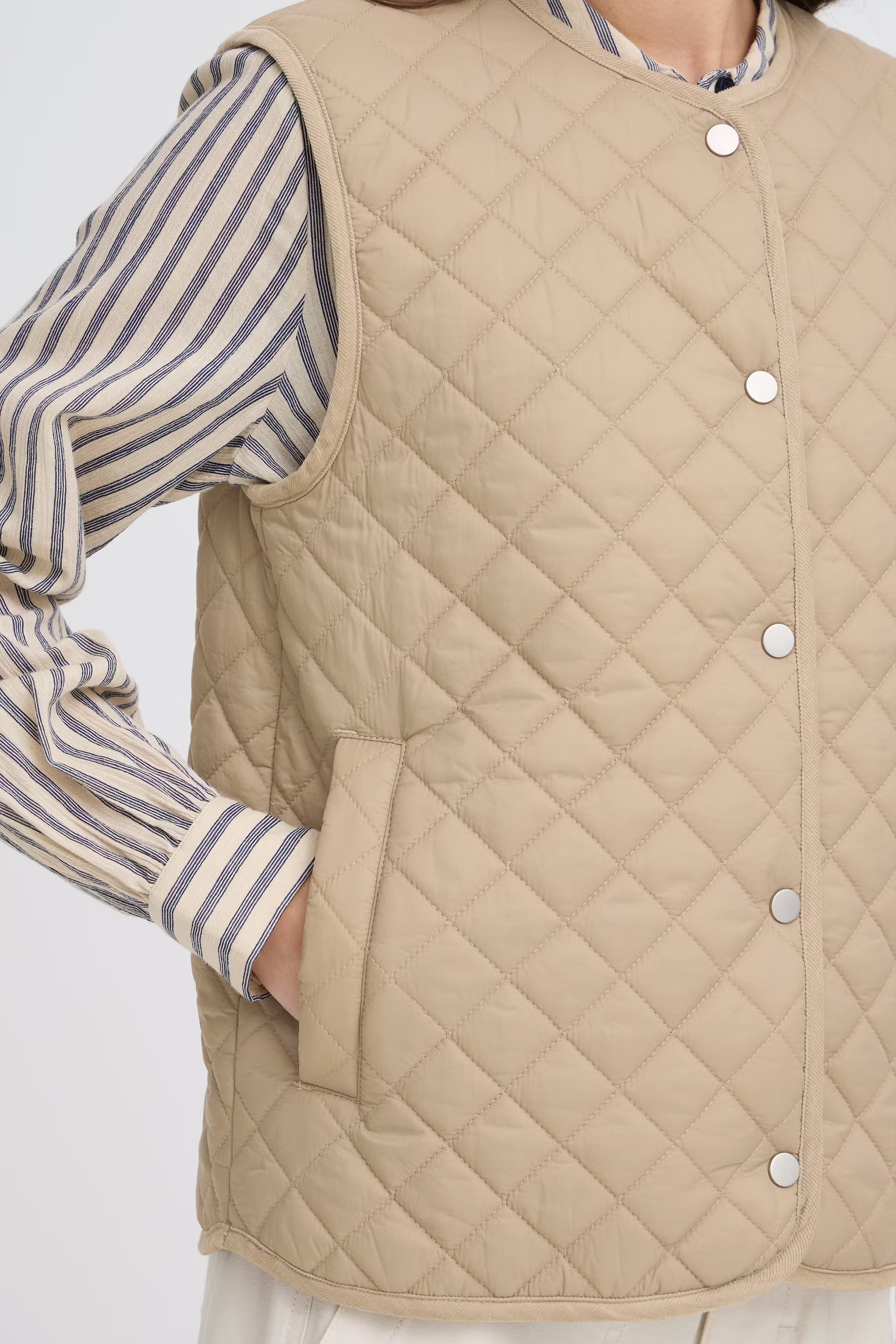 BYBERTA Väst ytterplagg LOOKBOOK DETAIL 20818517-171109