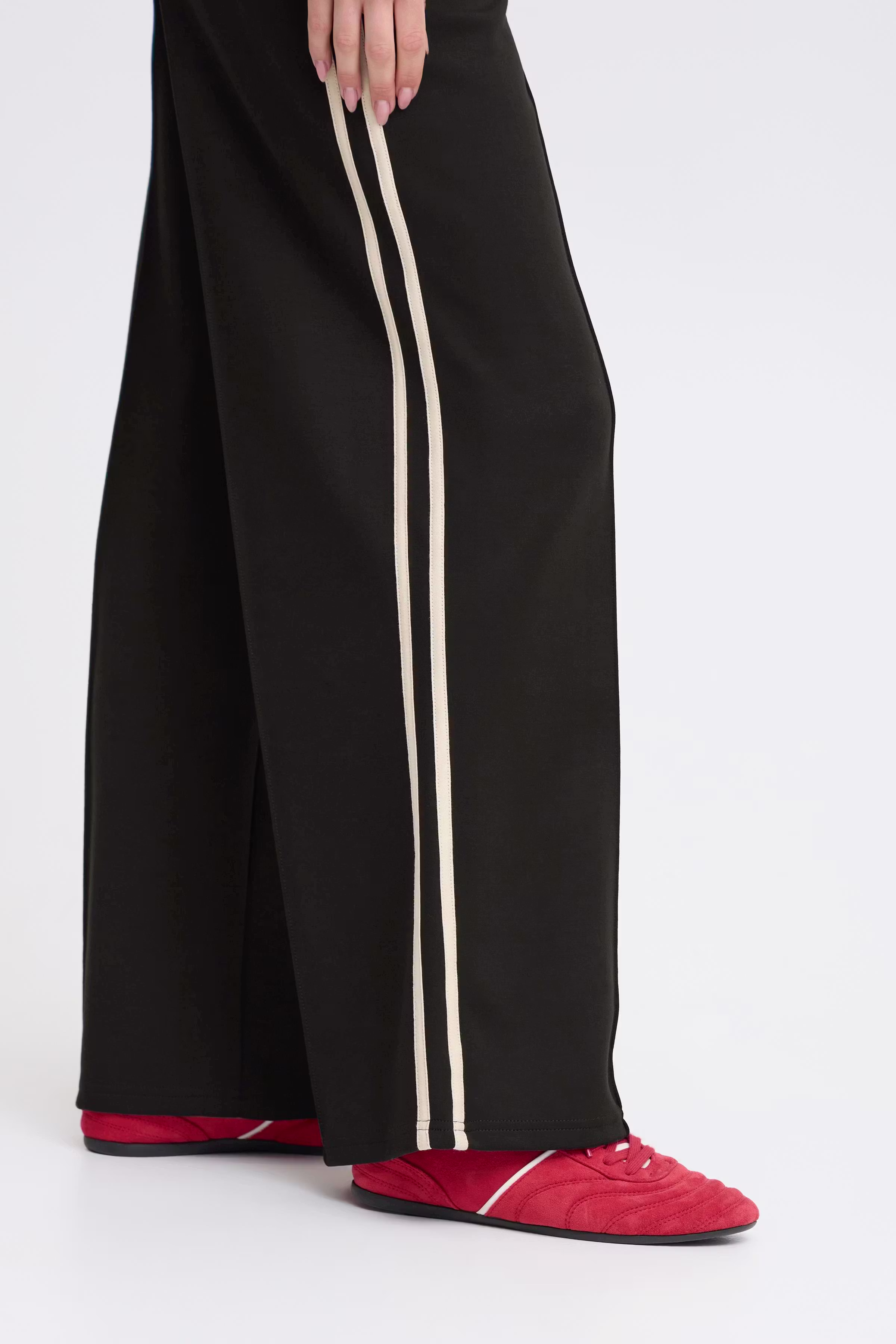 BYPUSTI Hose LOOKBOOK DETAIL 20818053-194008