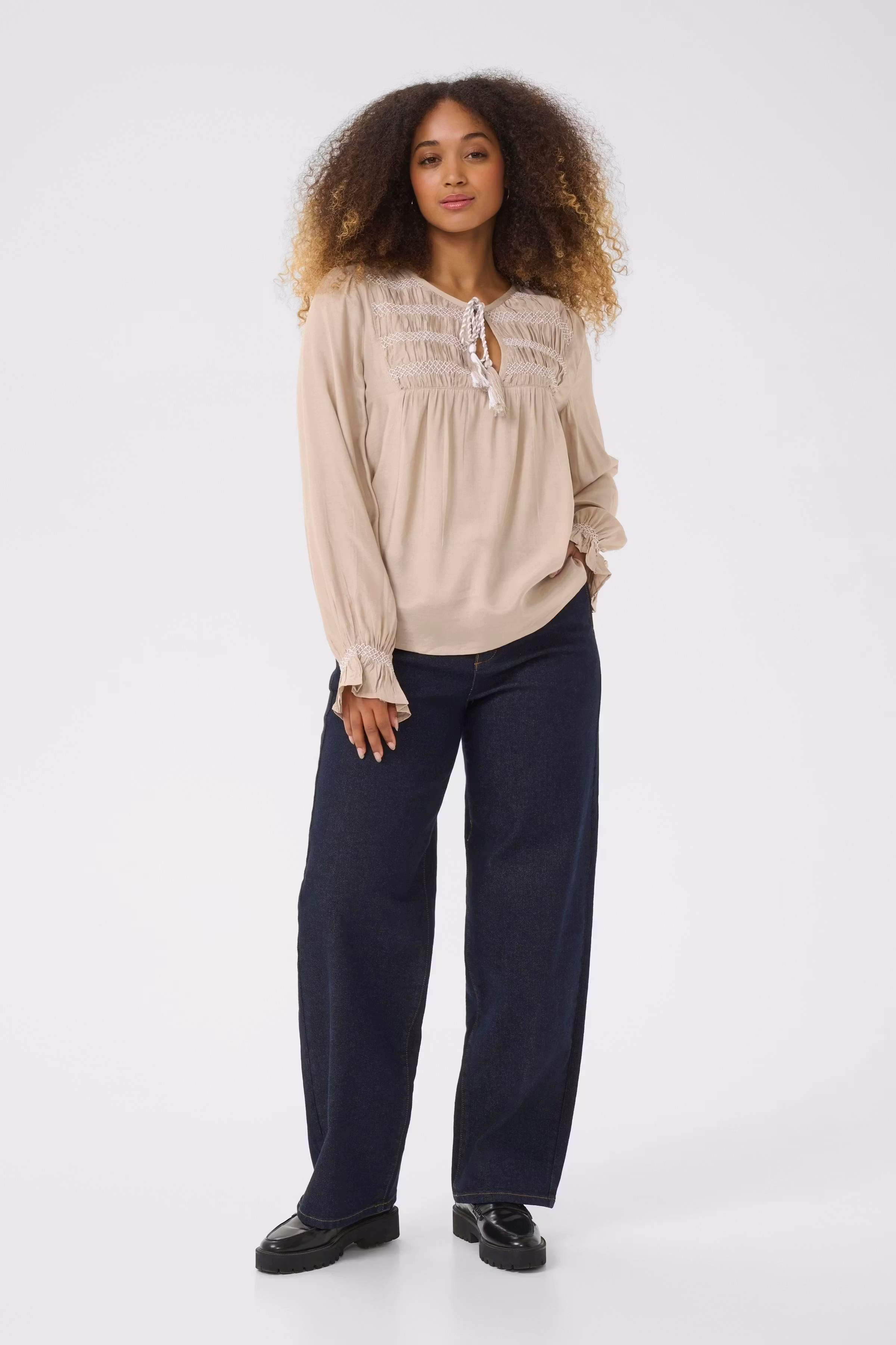 CRNouria Bluse LOOKBOOK FRONT 10614563-161407
