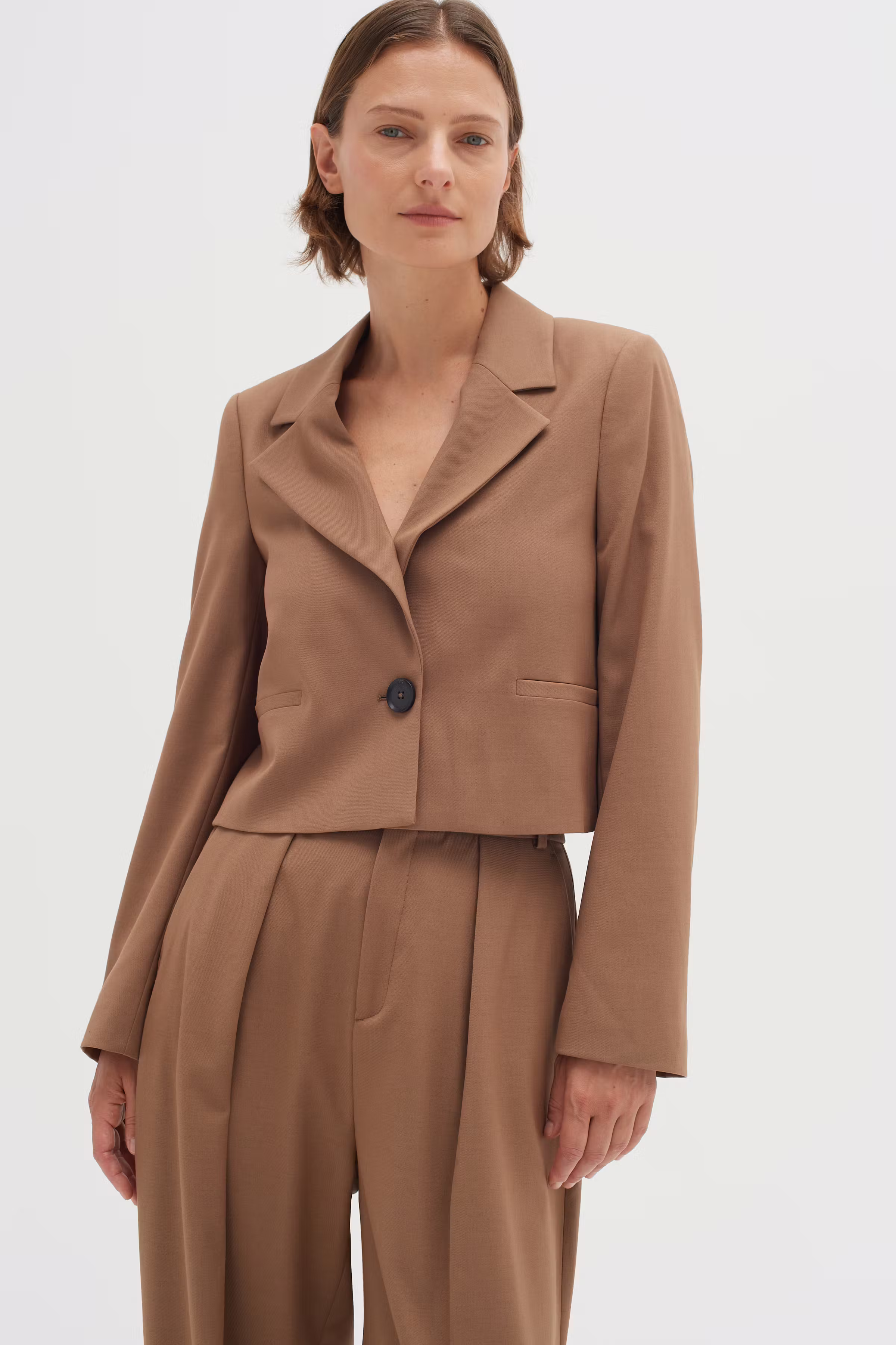 ZaiIW Short Blazer LOOKBOOK FRONT 30109224-300872