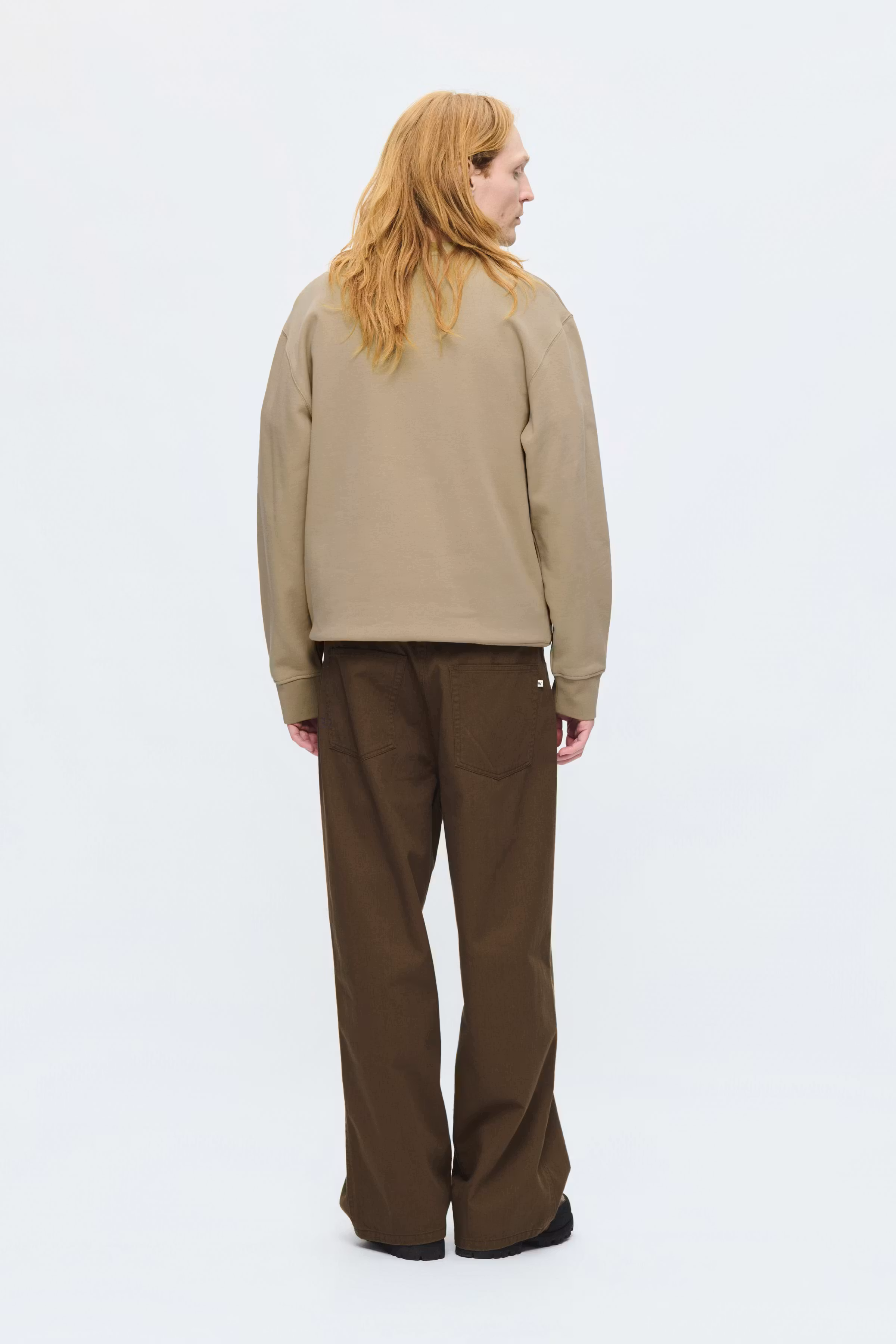 WWNoel AA Chest Print Sweatshirt LOOKBOOK BACK 30250163-170619
