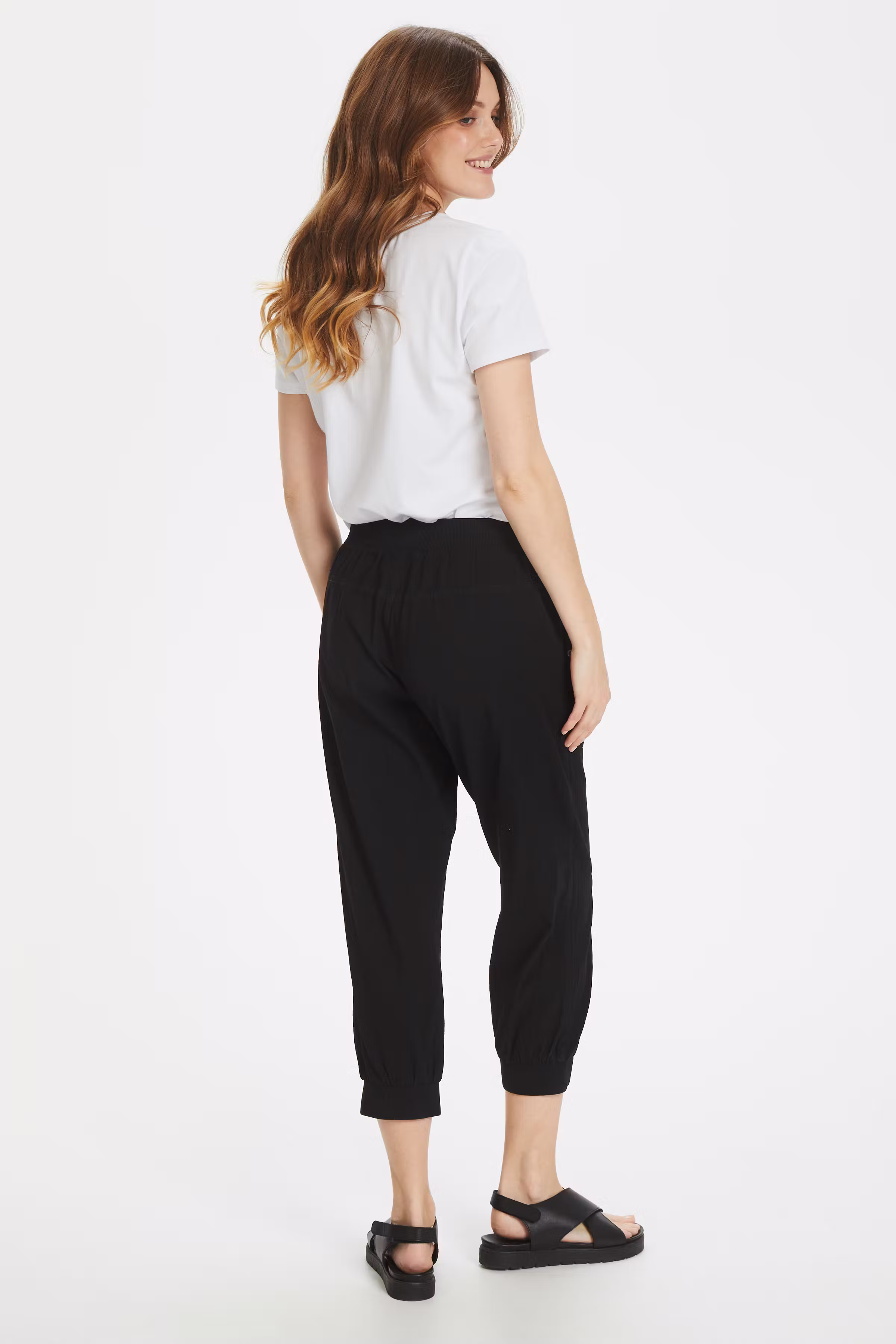 Naya Capri pants LOOKBOOK BACK 10502803-50600