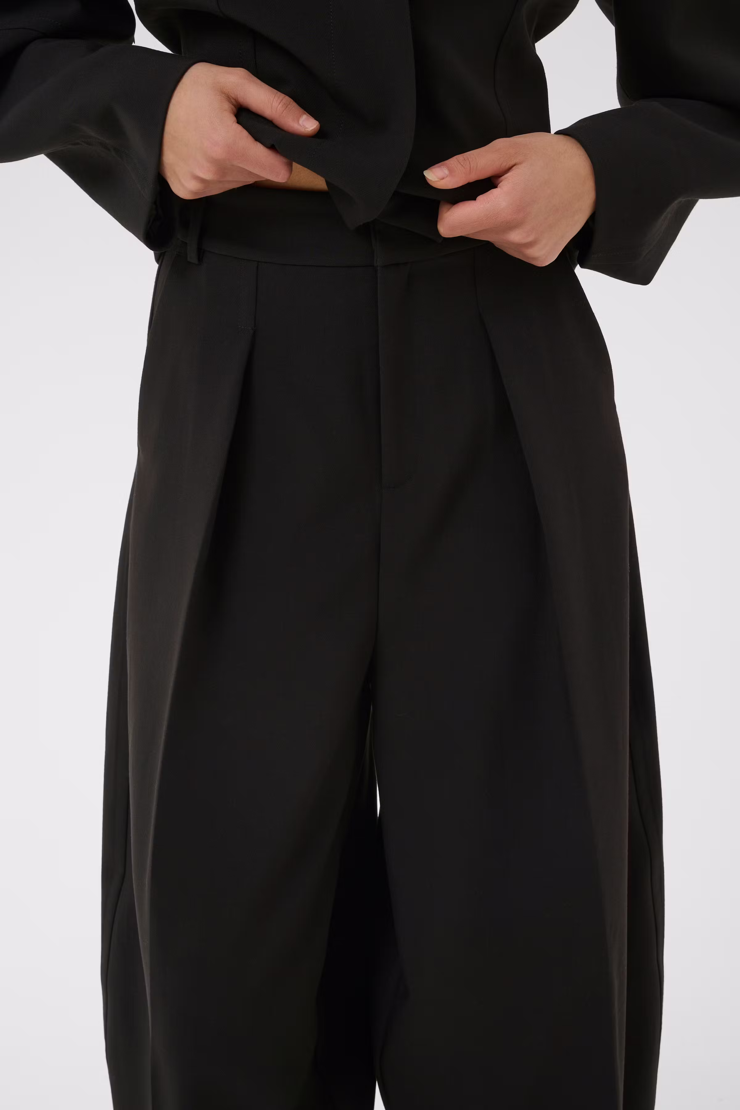 CHAYCEIW Wide Barrel Trousers LOOKBOOK DETAIL 30112374-194008