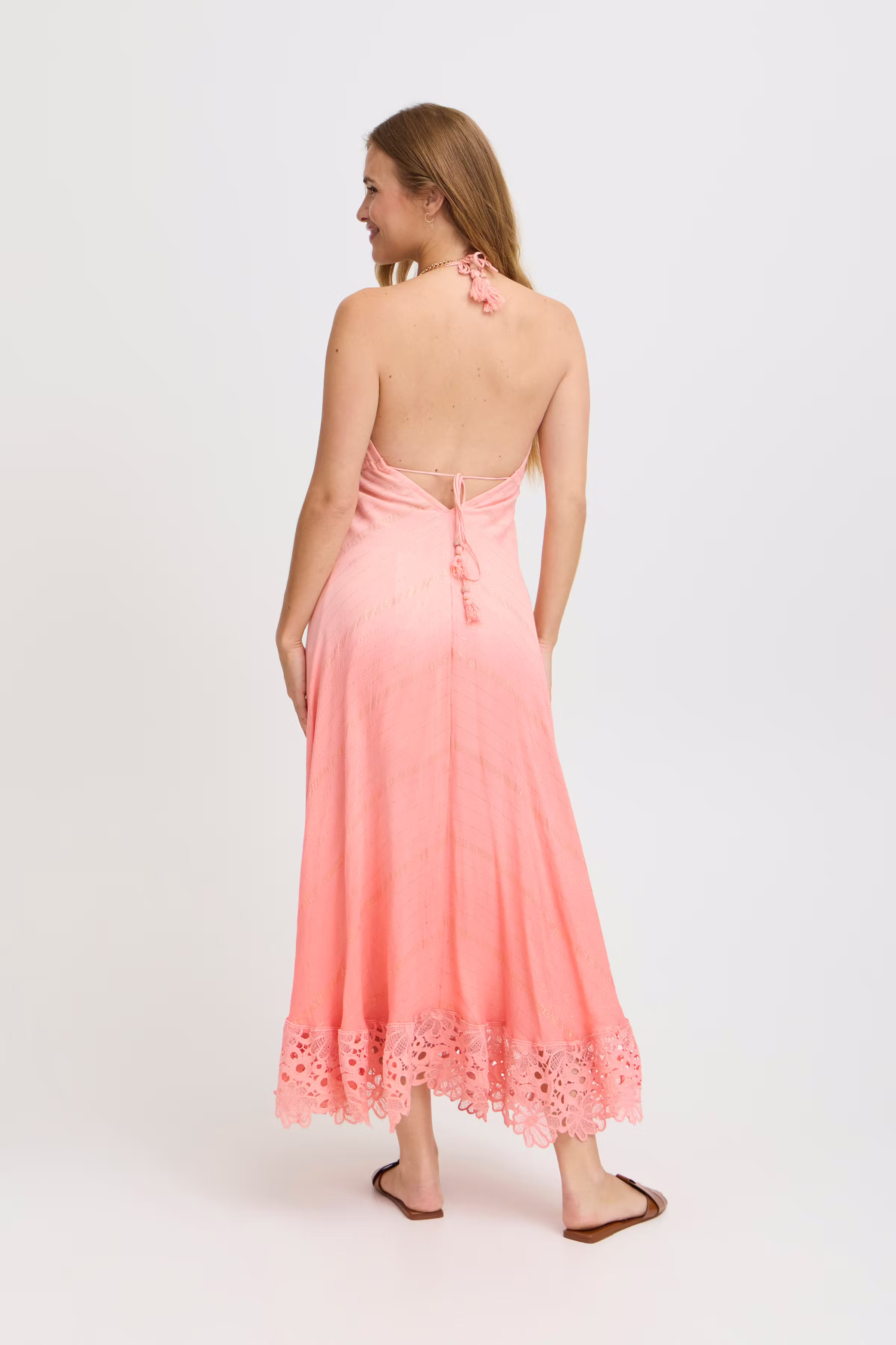 SBKAMI Kleid LOOKBOOK BACK 22100671-151530