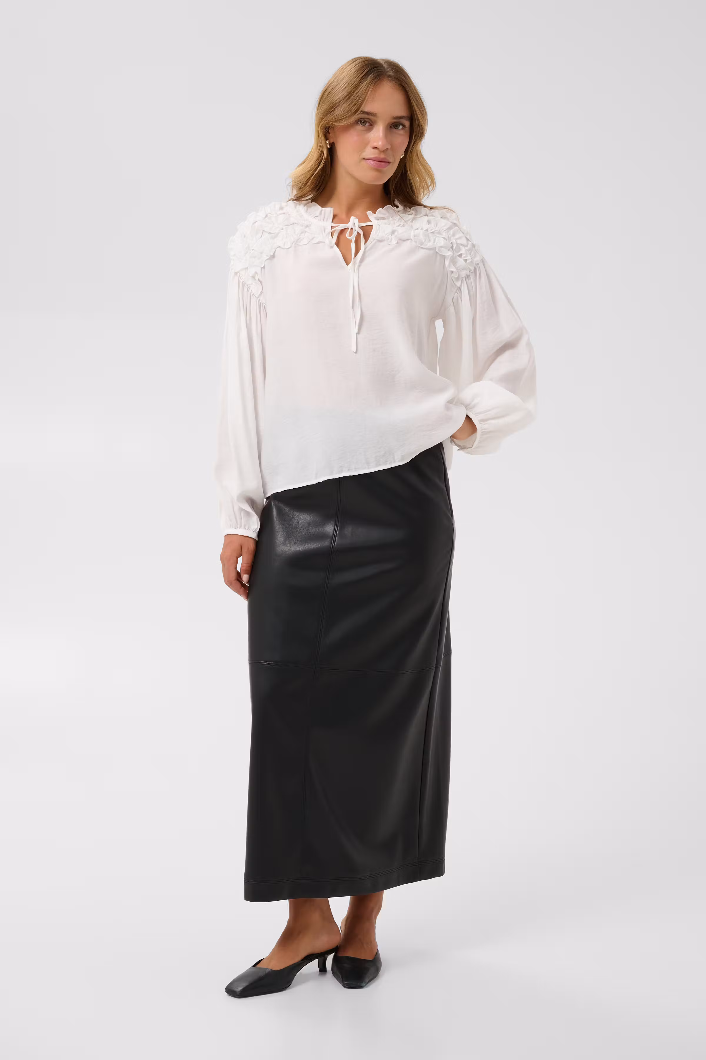 KAnicole Bluse LOOKBOOK FRONT 10512111-110602