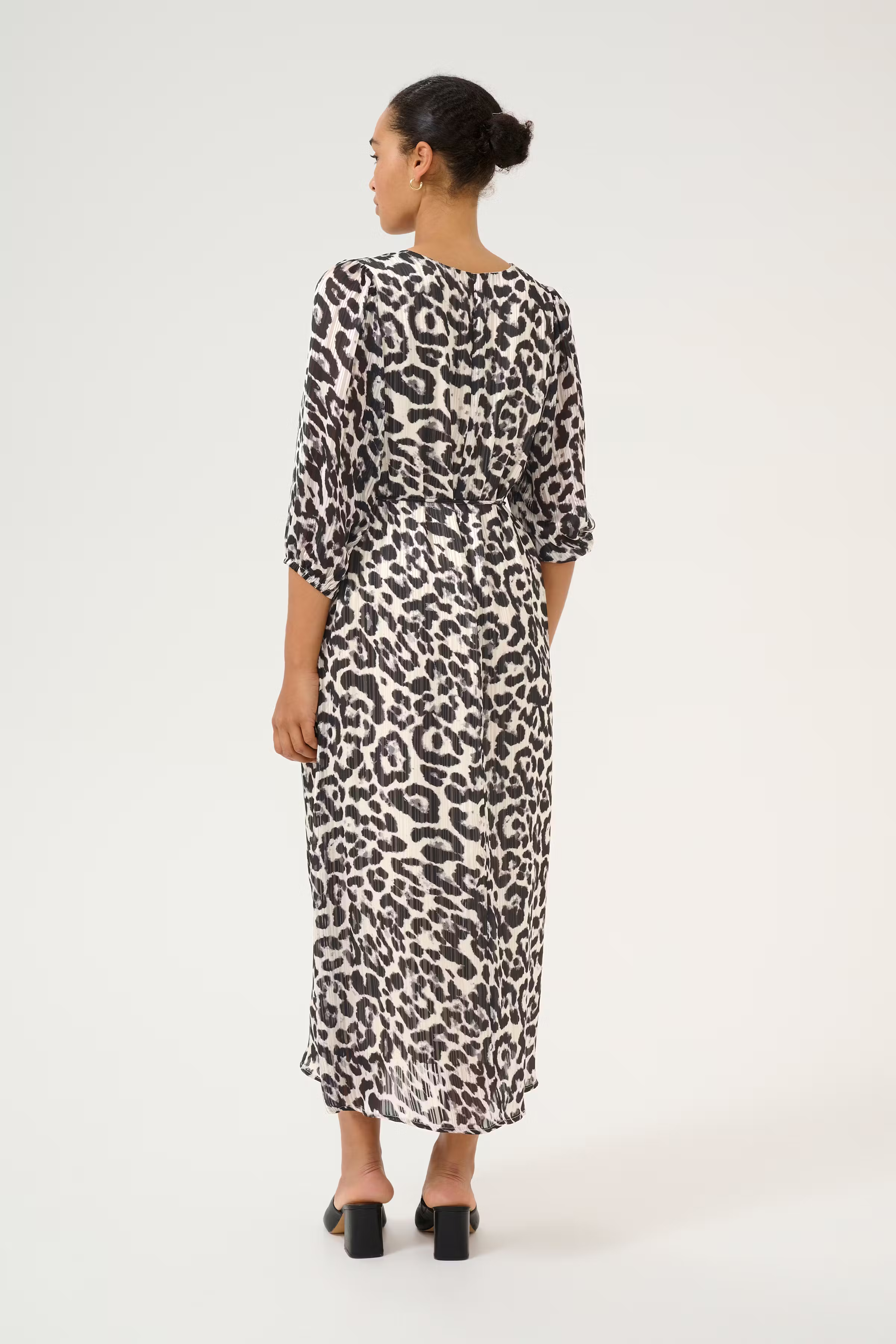 KAsepia Kleid LOOKBOOK BACK 10509422-106818