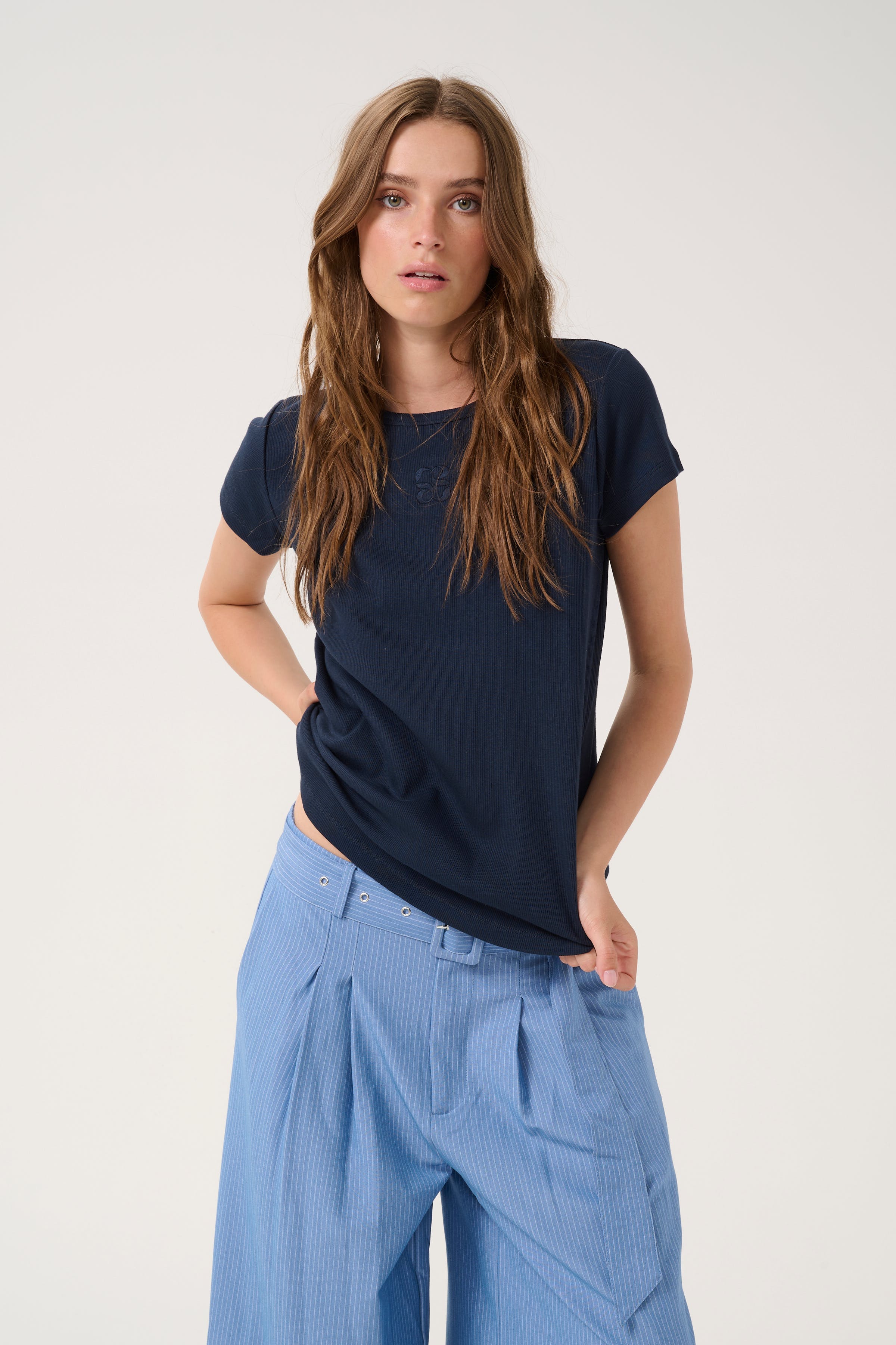 09 THE MANDY TEE LOOKBOOK FRONT 10704859-103565