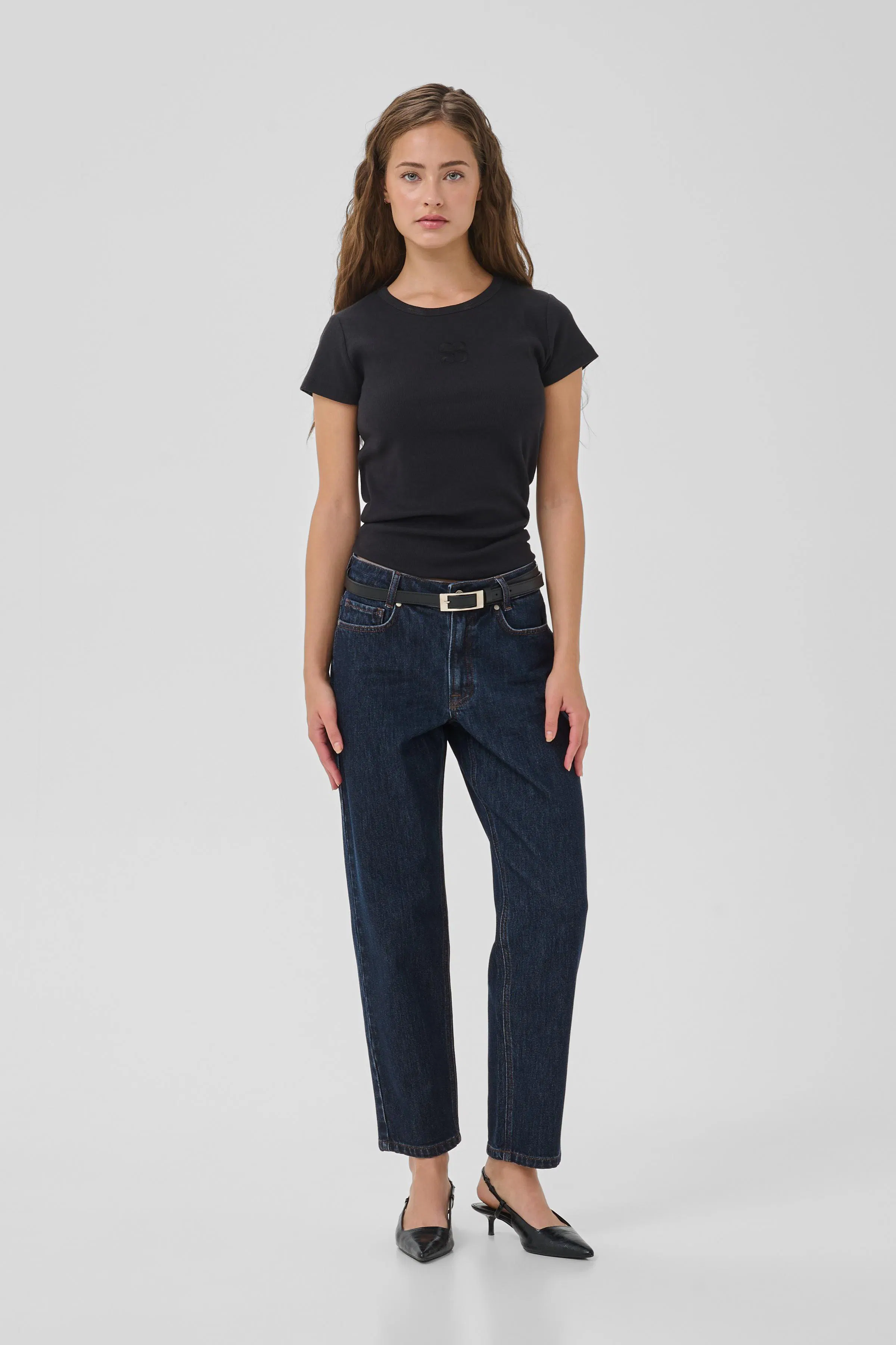 04 THE MOMMY HIGH TAPERED JEANS LOOKBOOK FRONT 10704537-100067