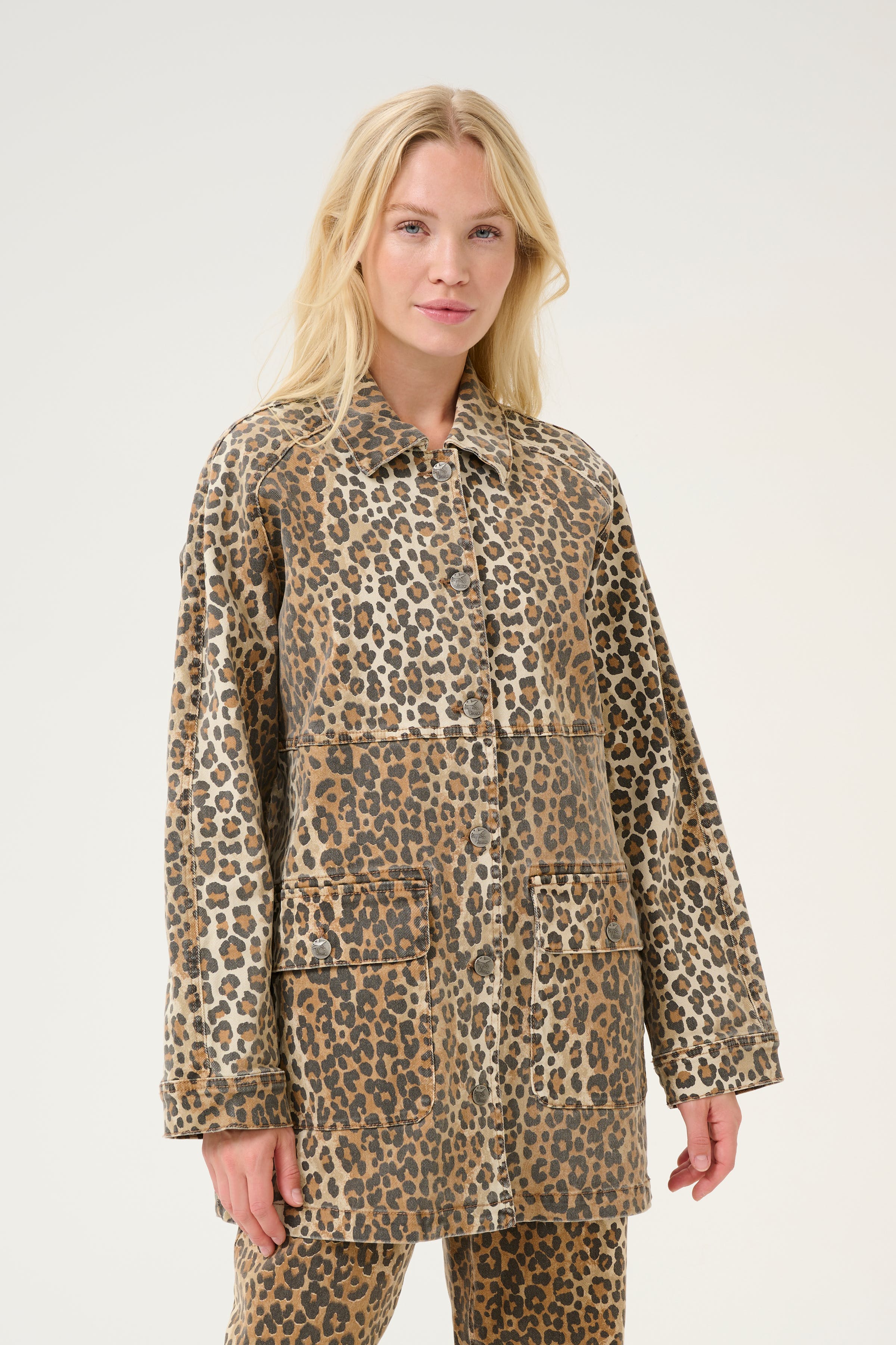 CUaliena Leopard Skjortajakke LOOKBOOK FRONT 50111657-107355