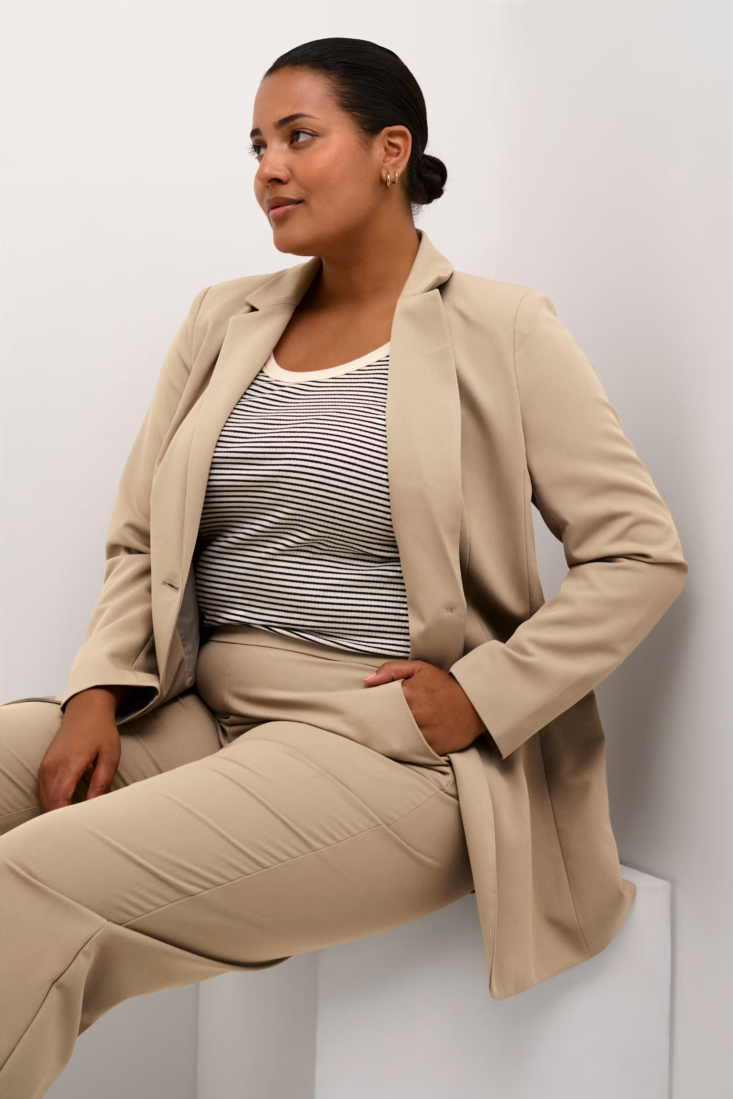 KCsakira Blazer LOOKBOOK DETAIL 10582132-171109