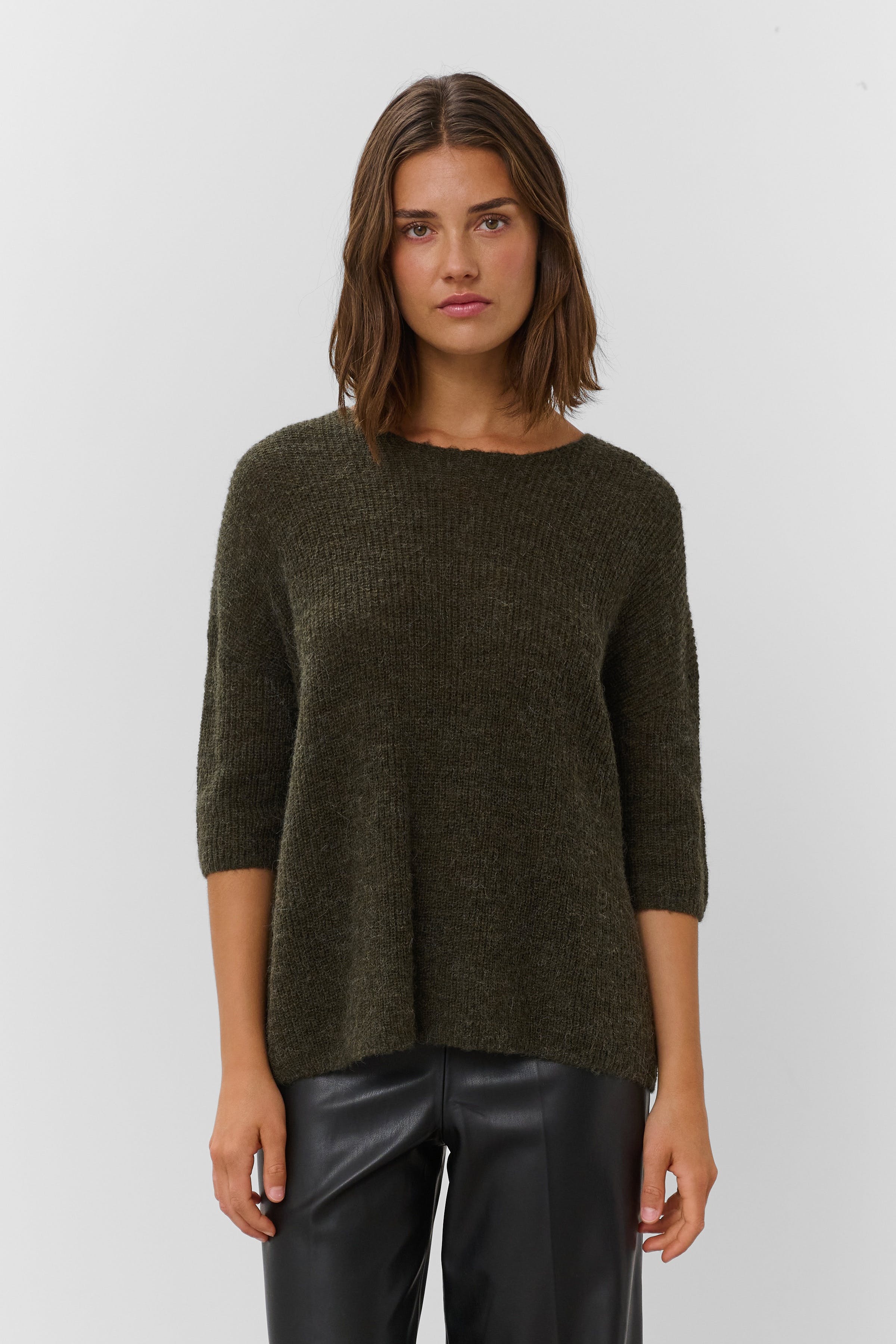 Tuesday Pullover LOOKBOOK FRONT 30400427-190509