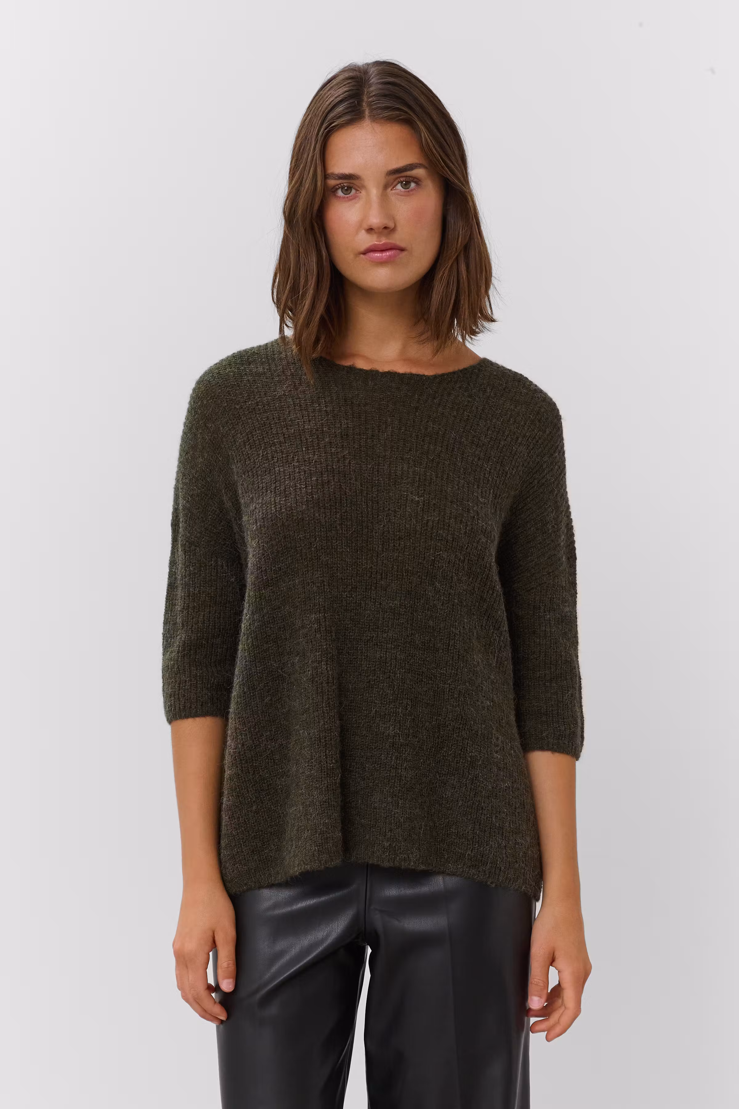 Tuesday Pullover LOOKBOOK FRONT 30400427-190509