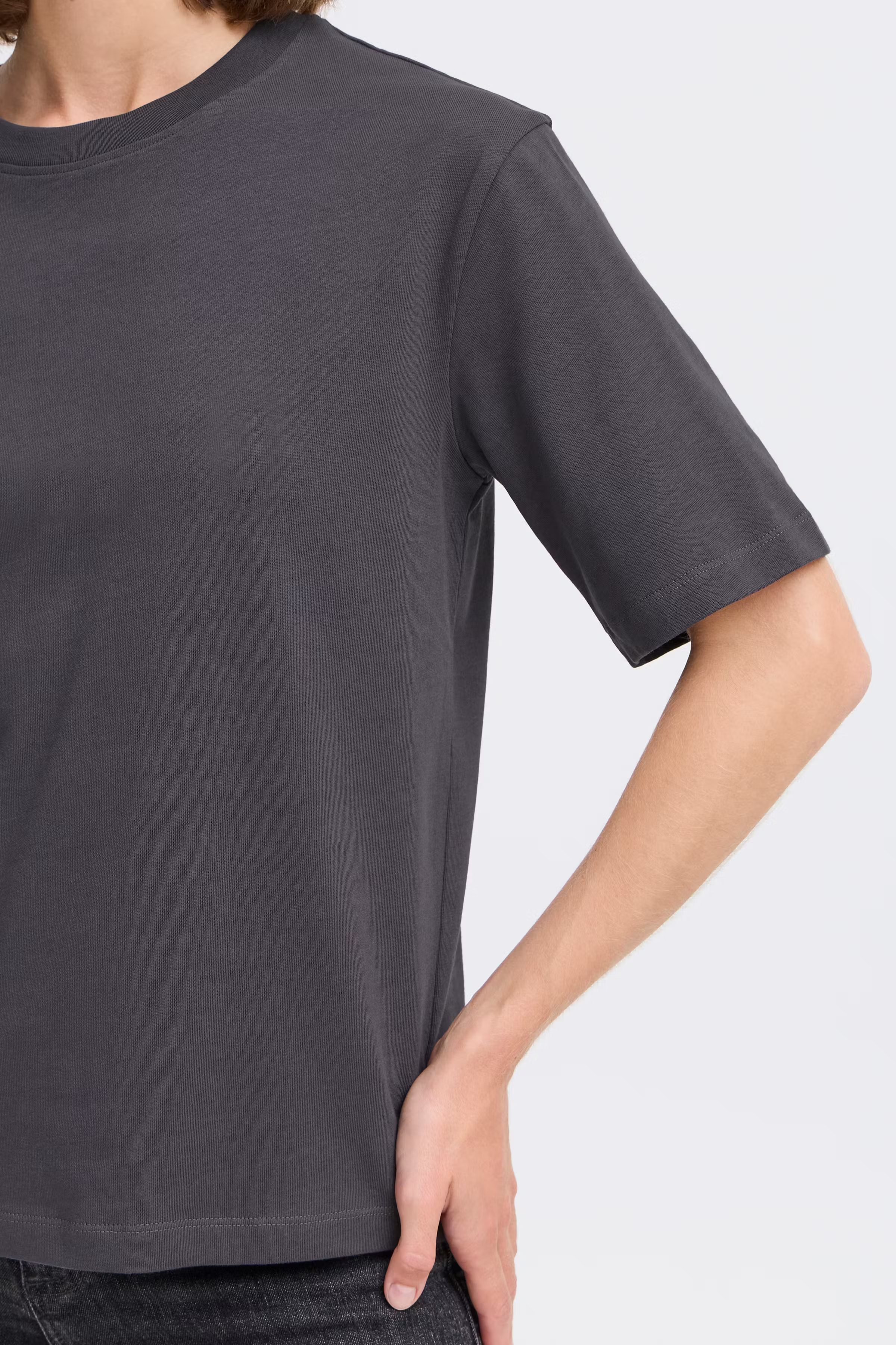 BYTROLLO T-shirt LOOKBOOK DETAIL 20814444-190201