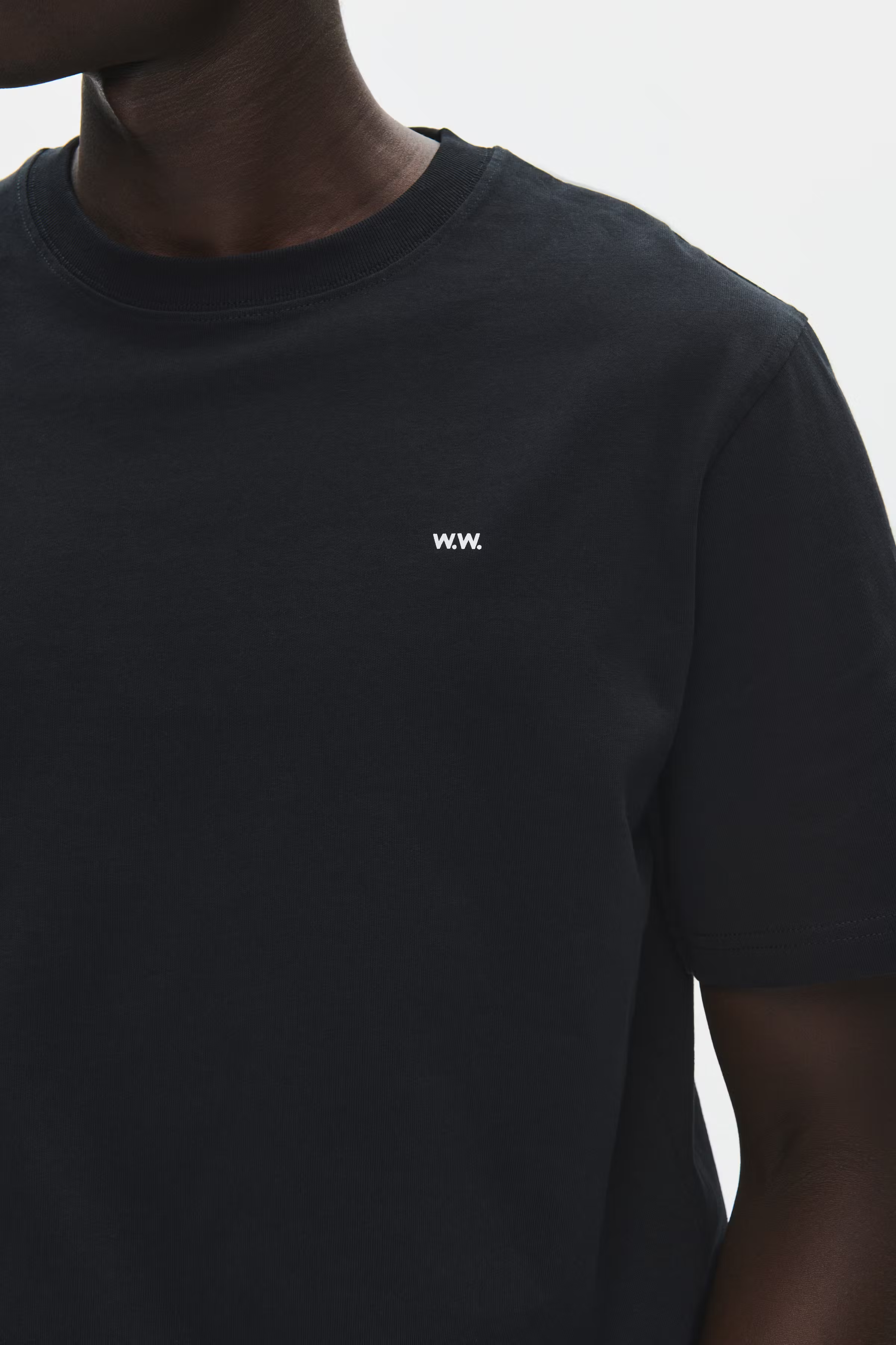 WWEssential T-shirt LOOKBOOK DETAIL 30250245-303700