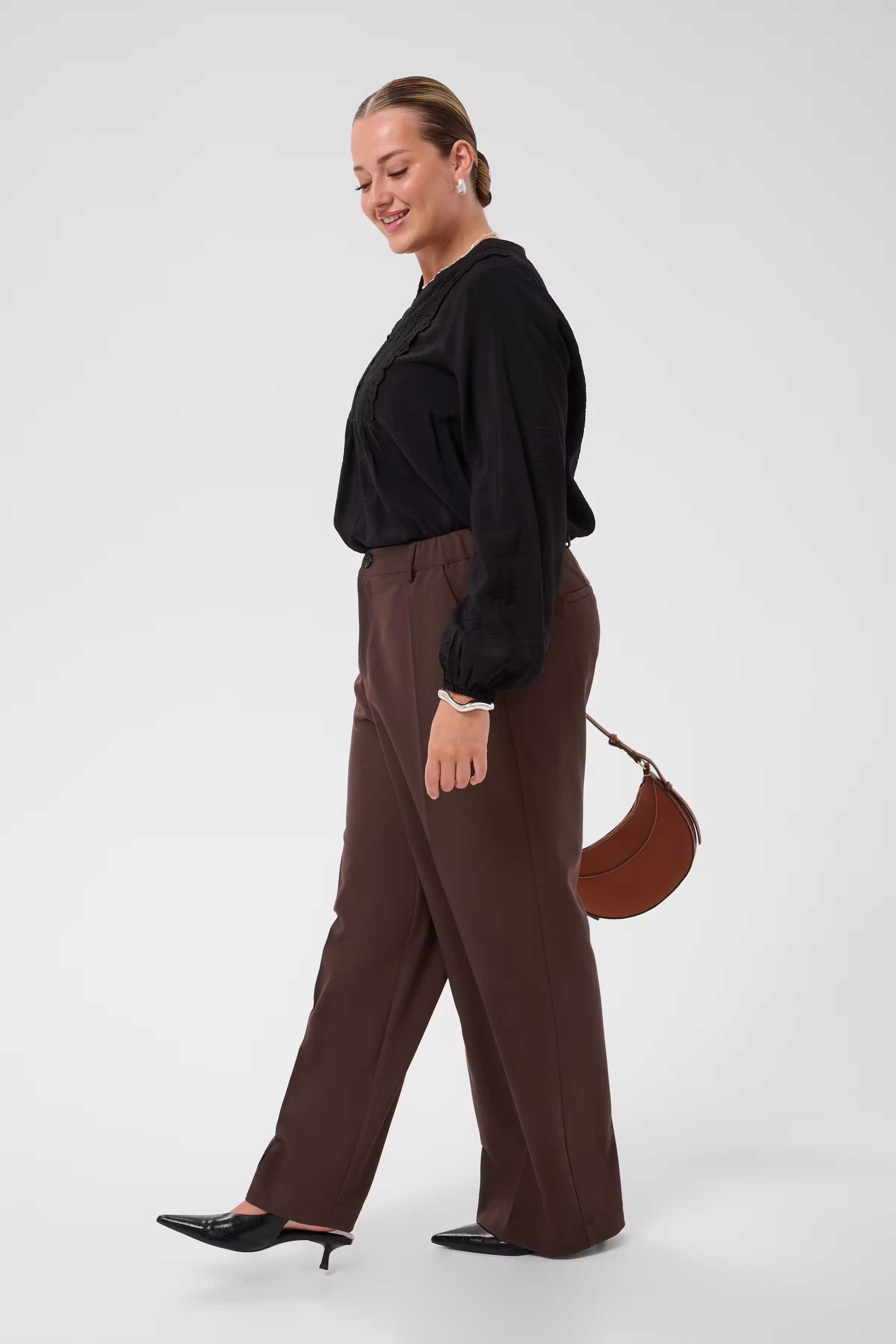 KCsakira Trousers LOOKBOOK DETAIL 10584440-190915