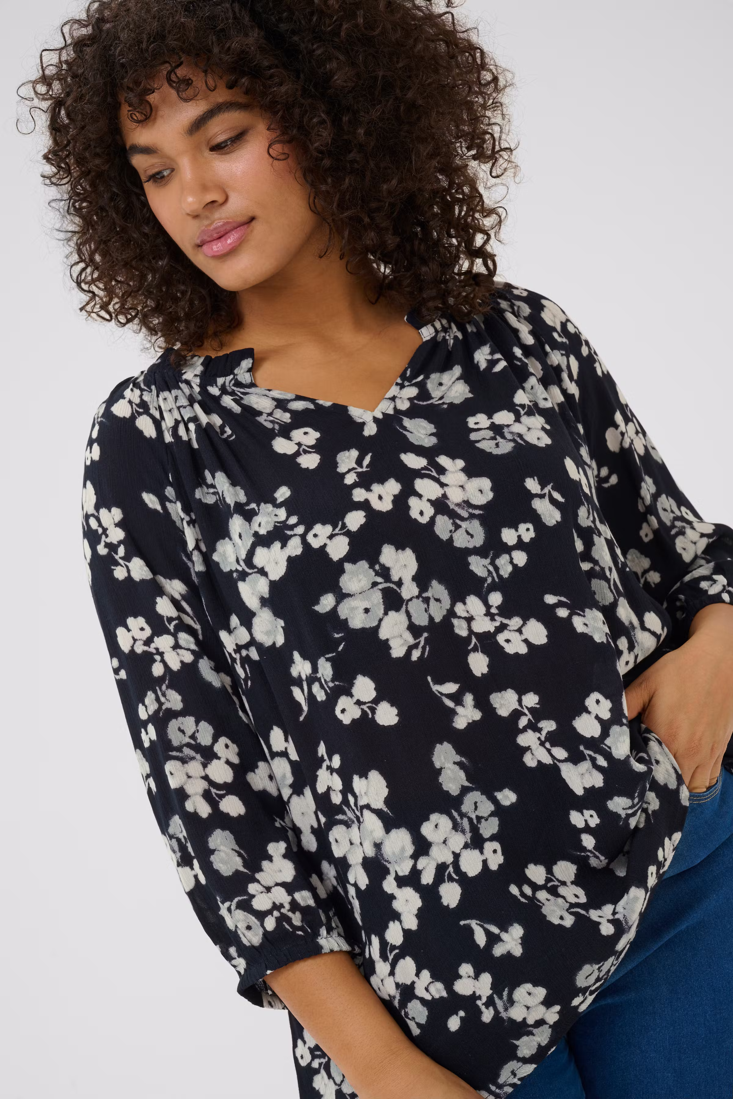 KCtrine Blouse LOOKBOOK DETAIL 10583315-106800