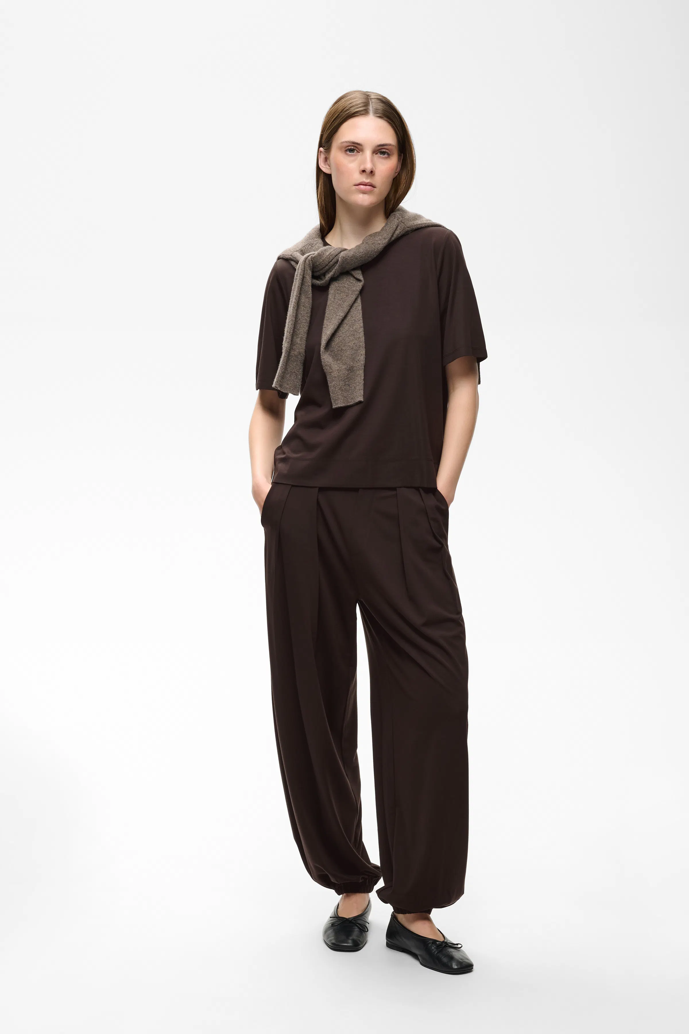 TrissaIW T-shirt LOOKBOOK FRONT 30111343-191109