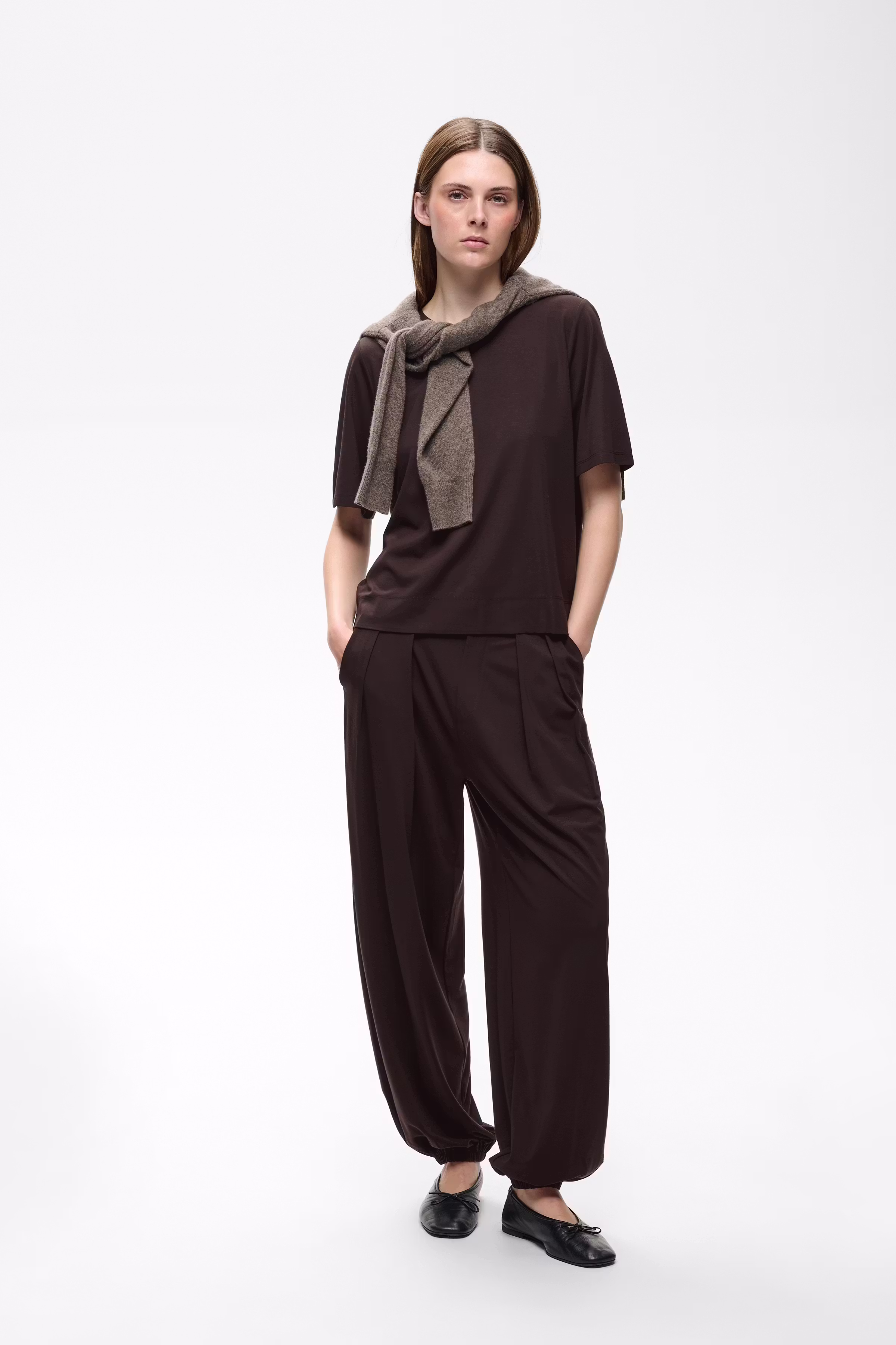 TrissaIW T-shirt LOOKBOOK FRONT 30111343-191109