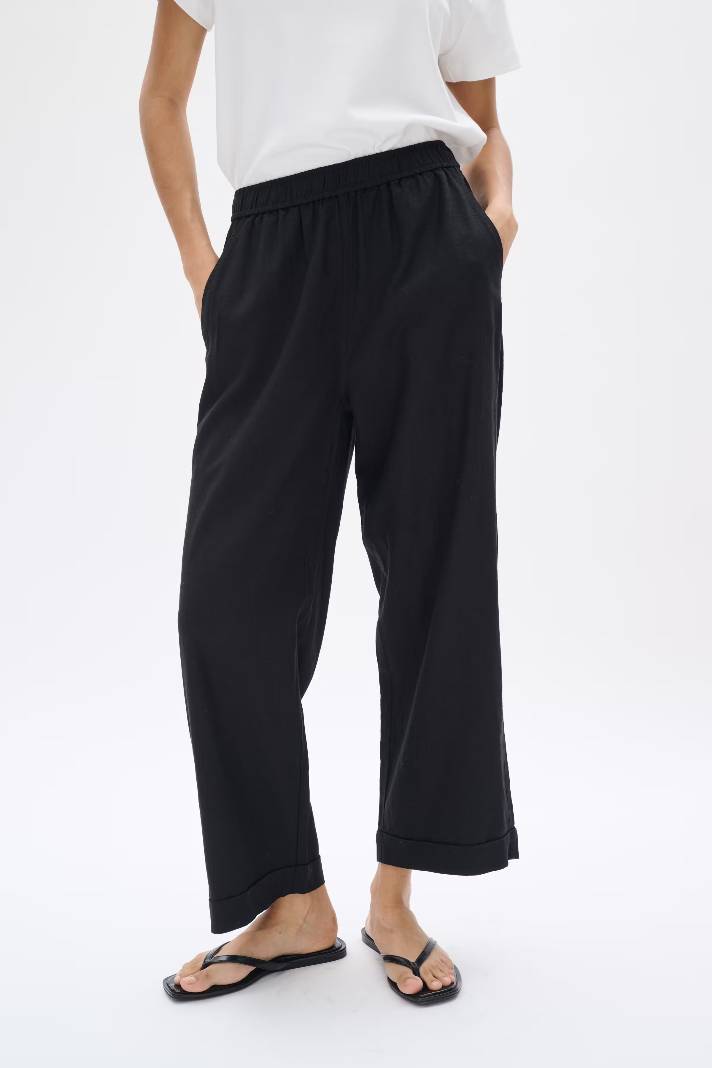 RimoneIW Linen Trousers LOOKBOOK FRONT 30110459-194008