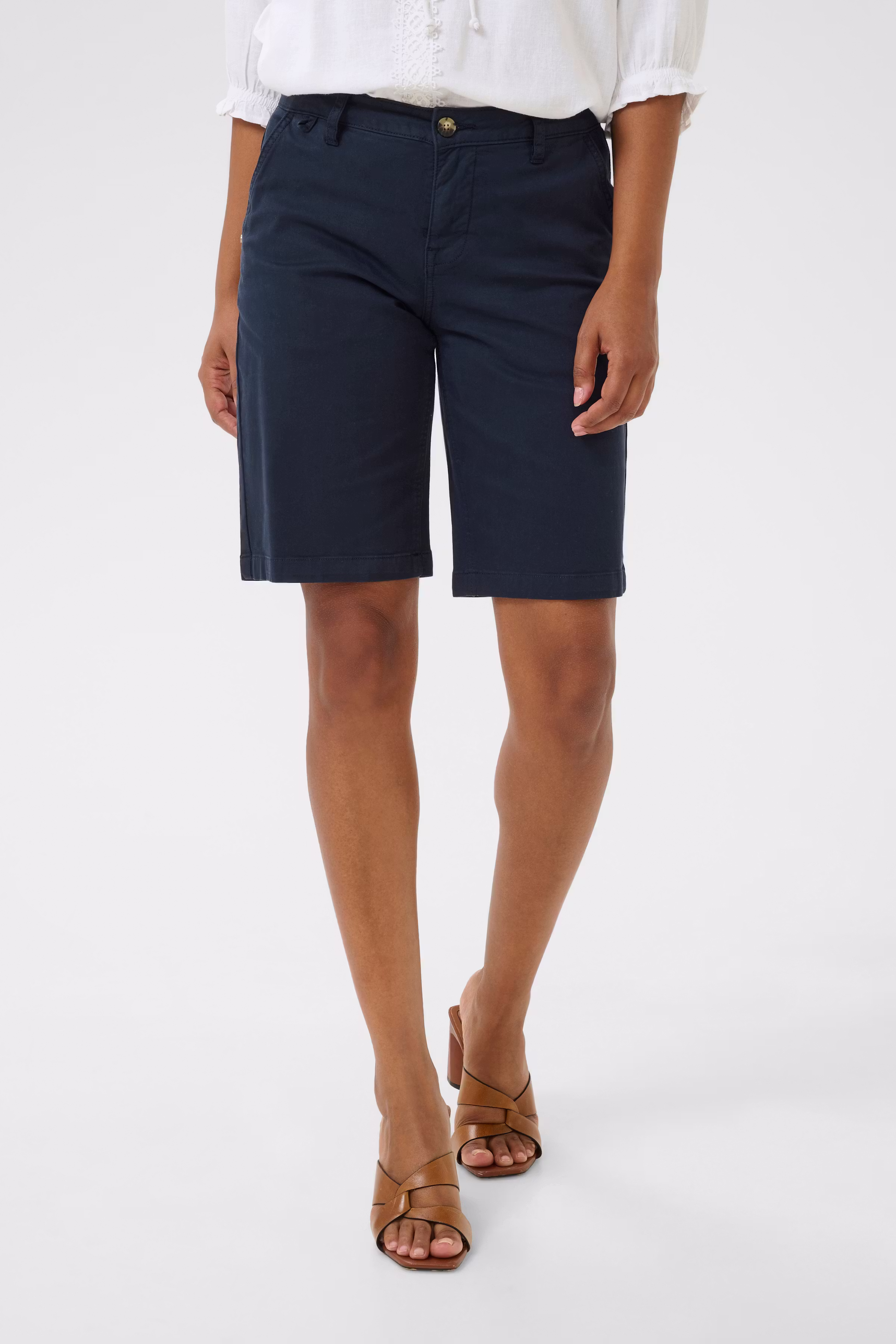 CRBerta Shorts LOOKBOOK FRONT 10613650-193923