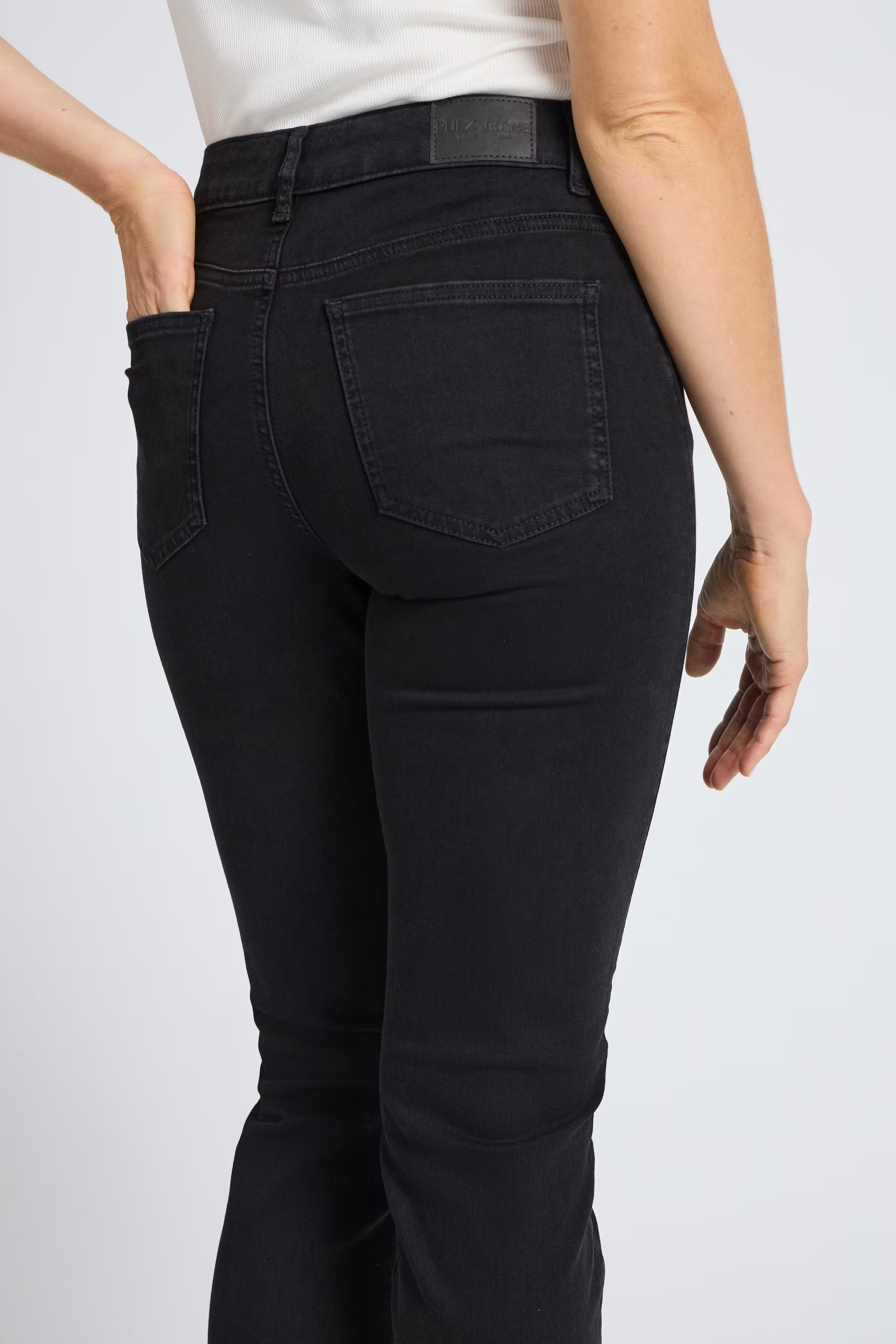 PZEMMA HW JEANS MEDIUM STRAIGHT LEG LOCATION NONE 50206336-200004