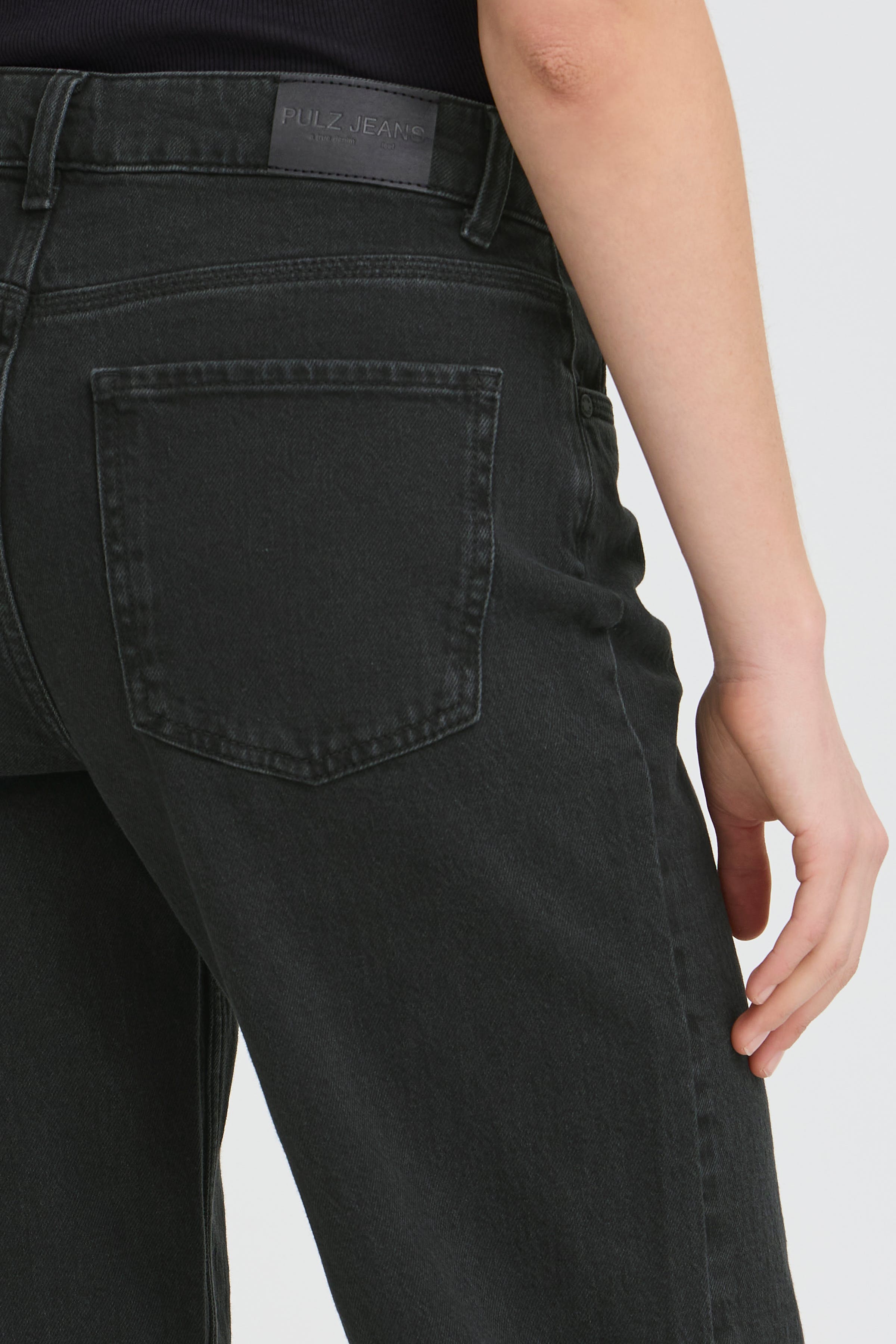 PZVEGA UHW JEANS WIDE LEG LOOKBOOK DETAIL 50207173-200004