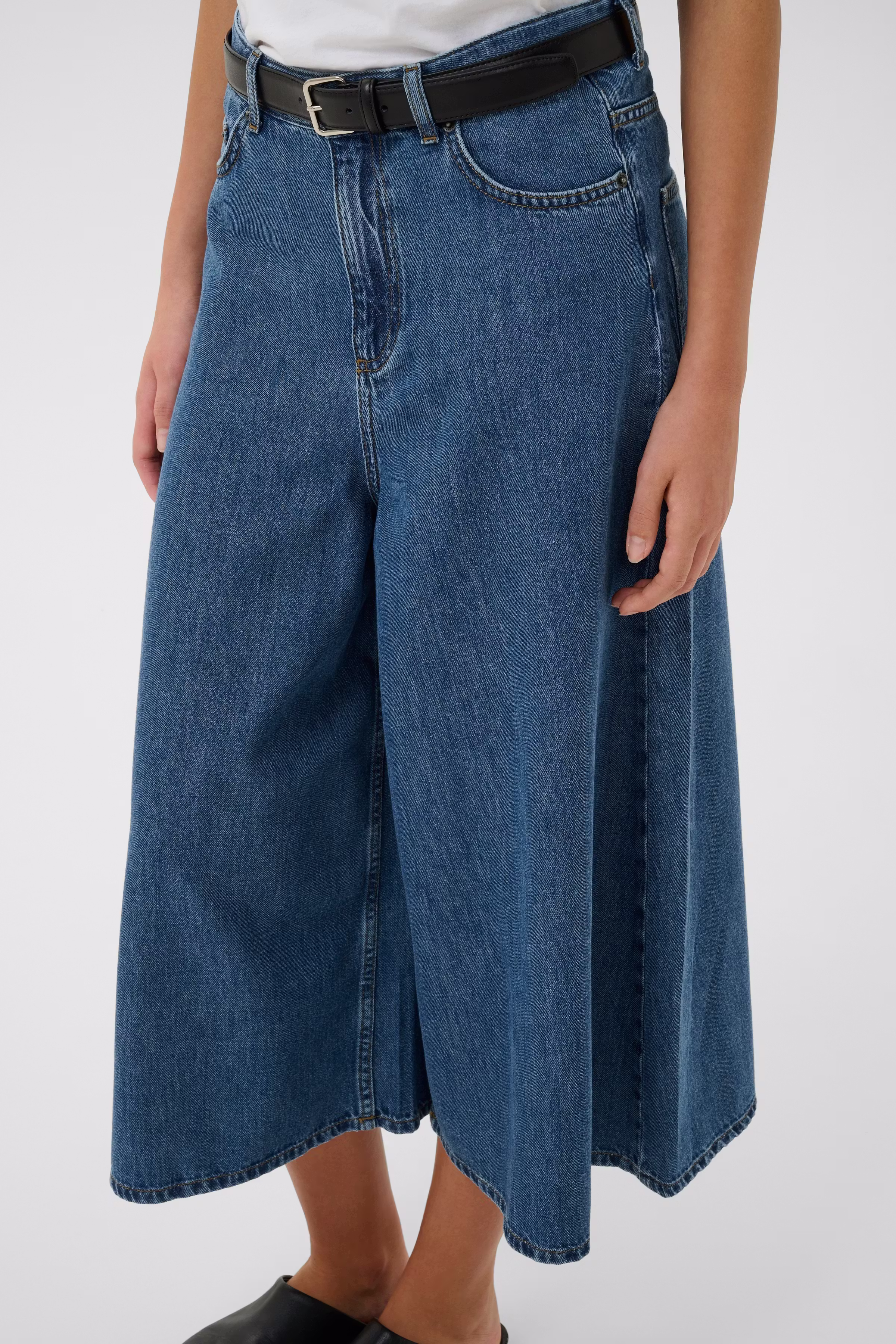 BenovaIW Jeans LOOKBOOK DETAIL 30111209-300325