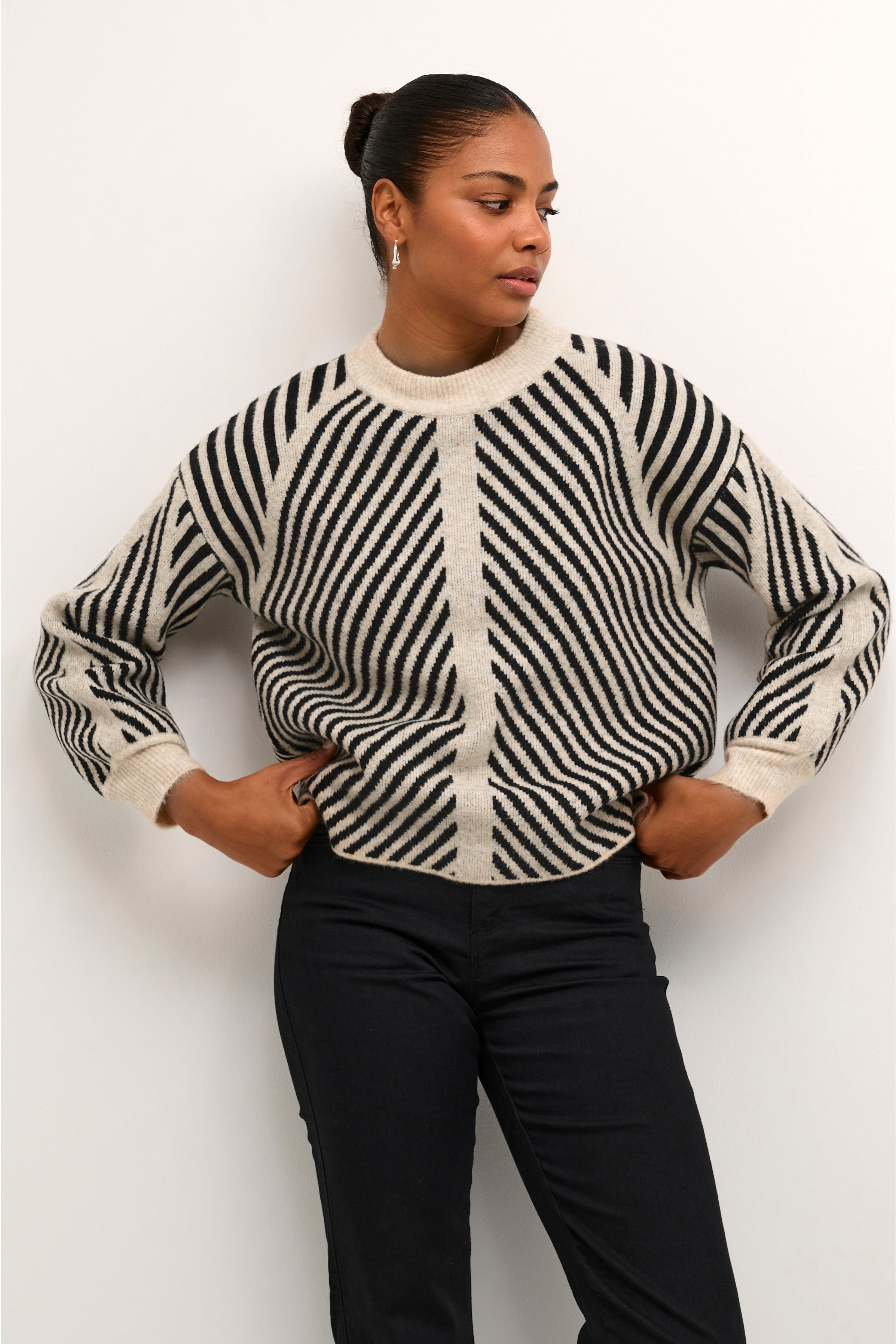 KAvera Pullover LOOKBOOK FRONT 10507817-104825