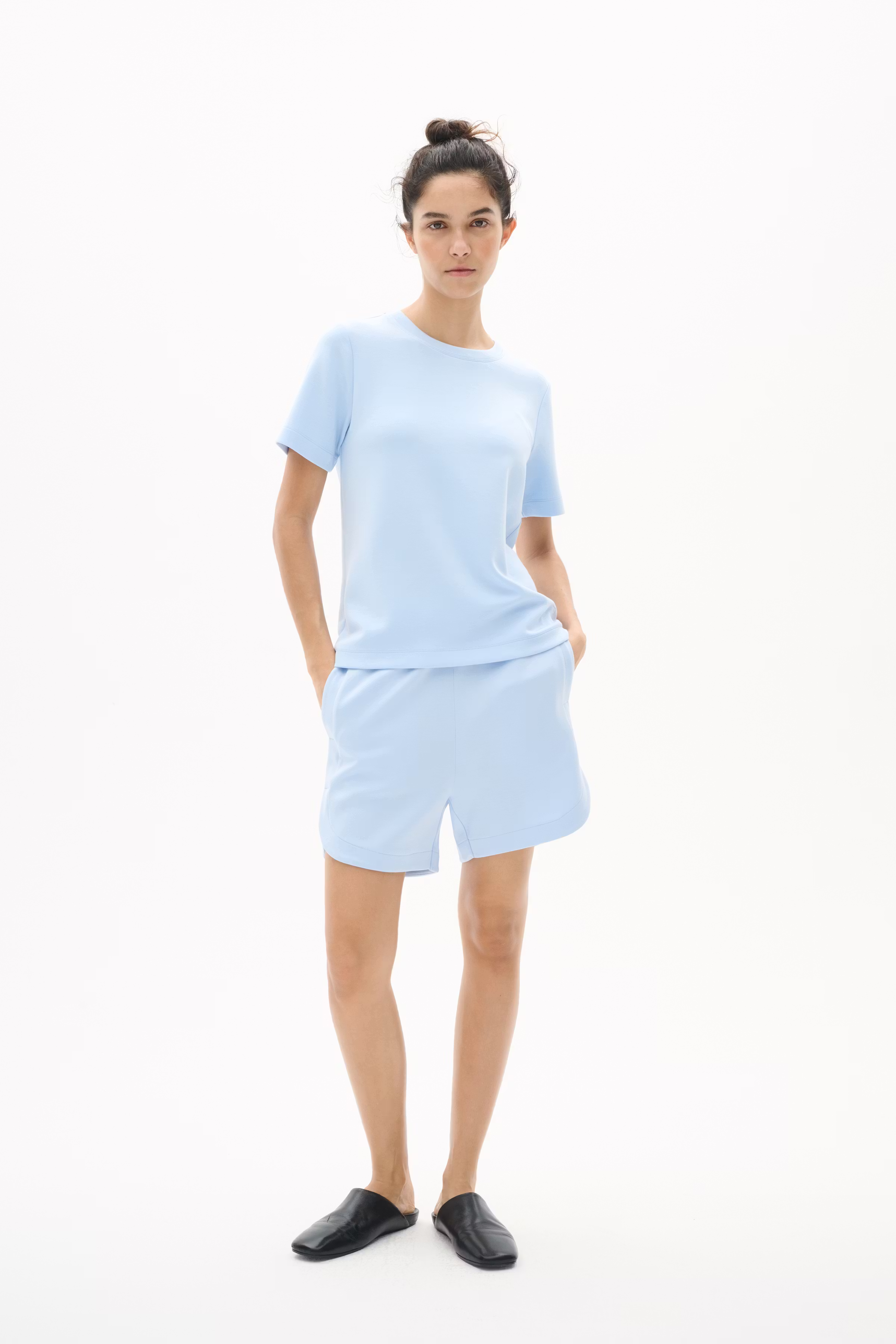 HenniehIW Shorts LOOKBOOK FRONT 30110370-154031