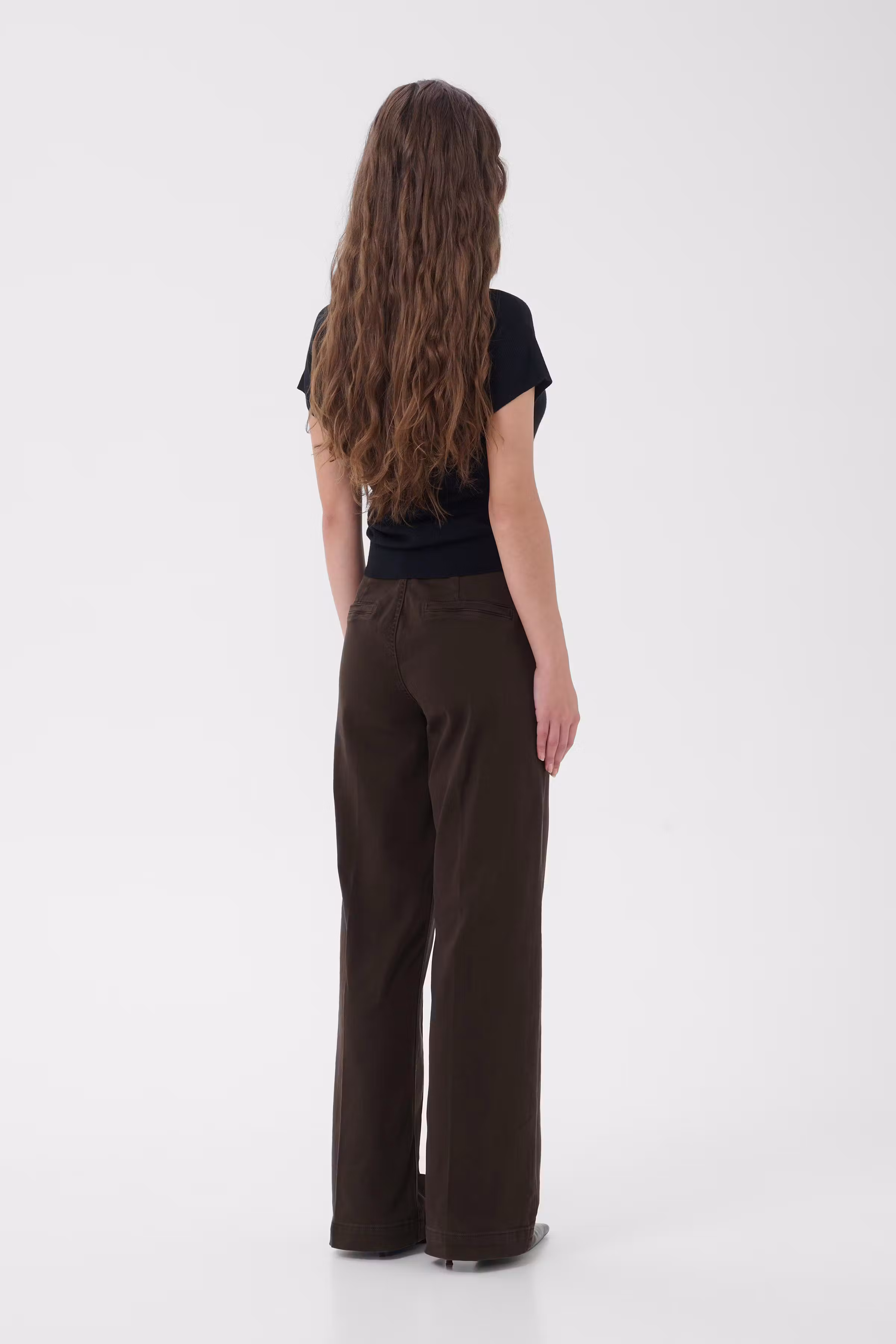 LaraMW Hose LOOKBOOK BACK 10705225-190840