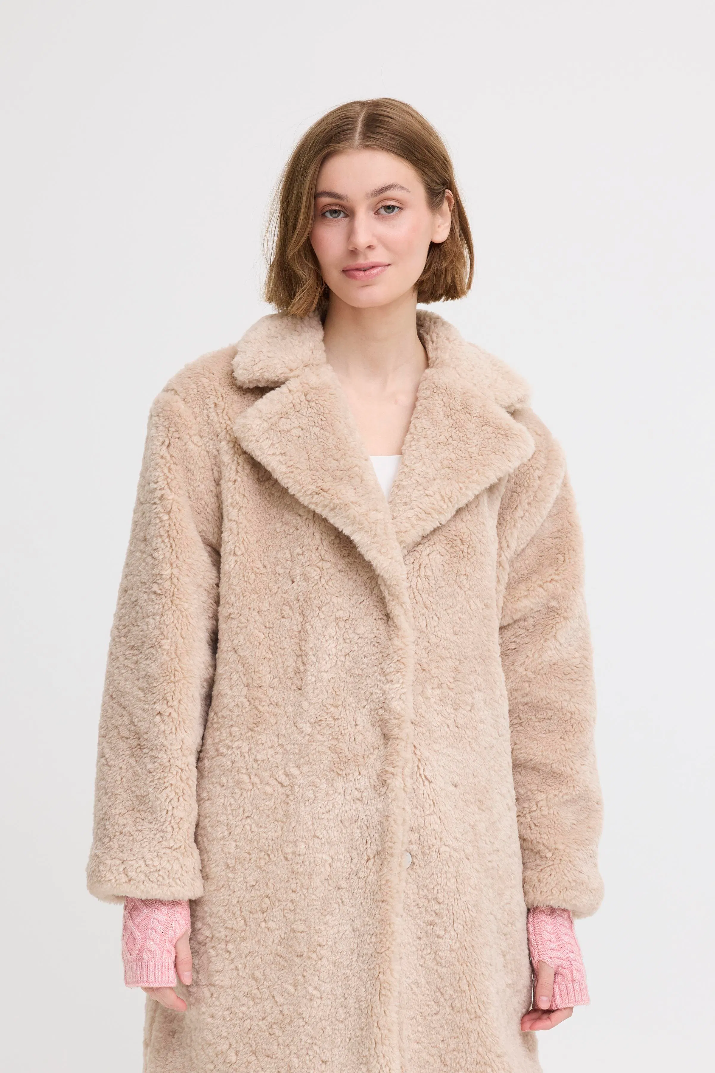 IALUCY Hansker LOOKBOOK FRONT 20124380-1519061