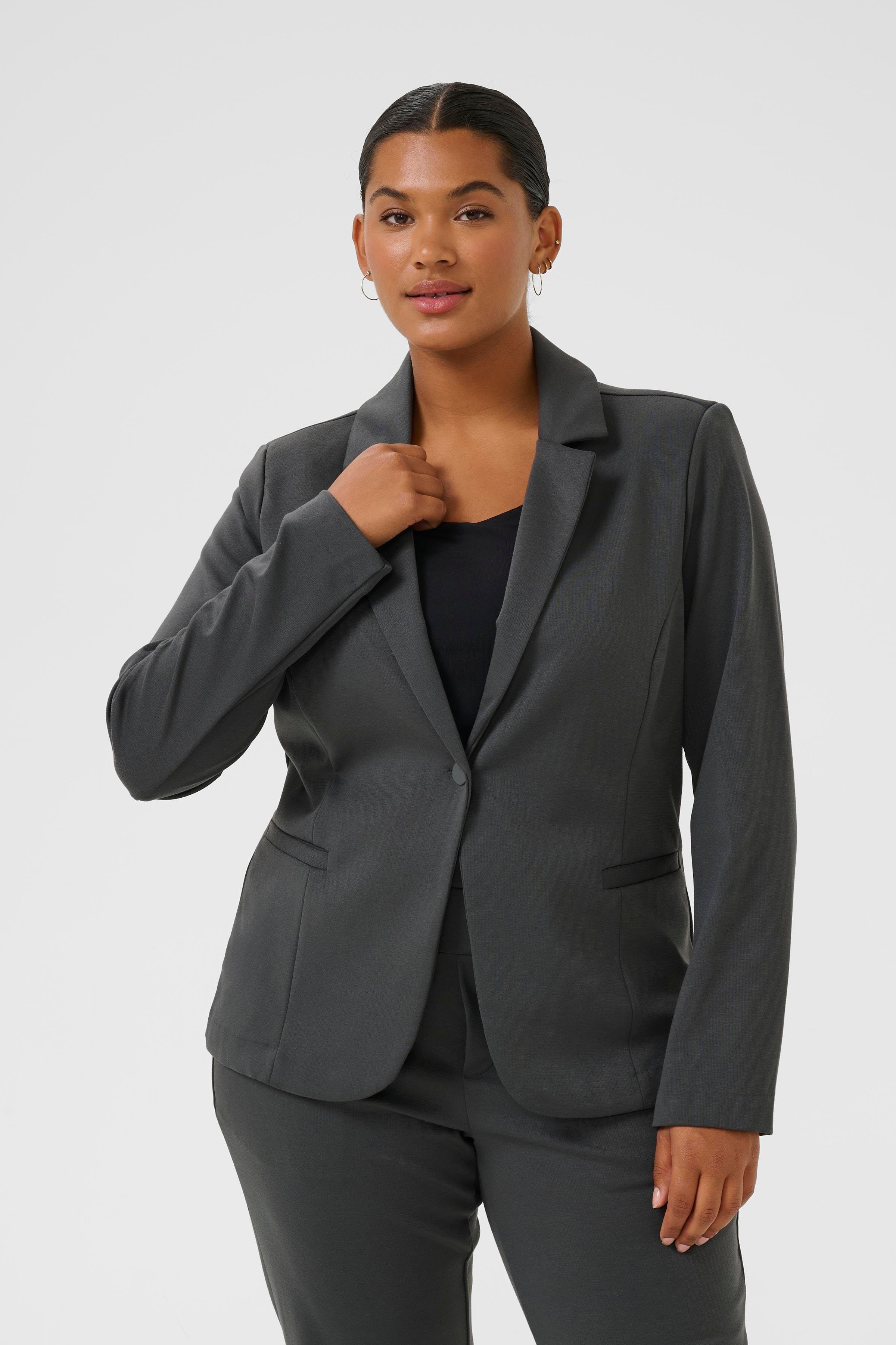 KCjenna Blazer LOOKBOOK FRONT 10582130-190205