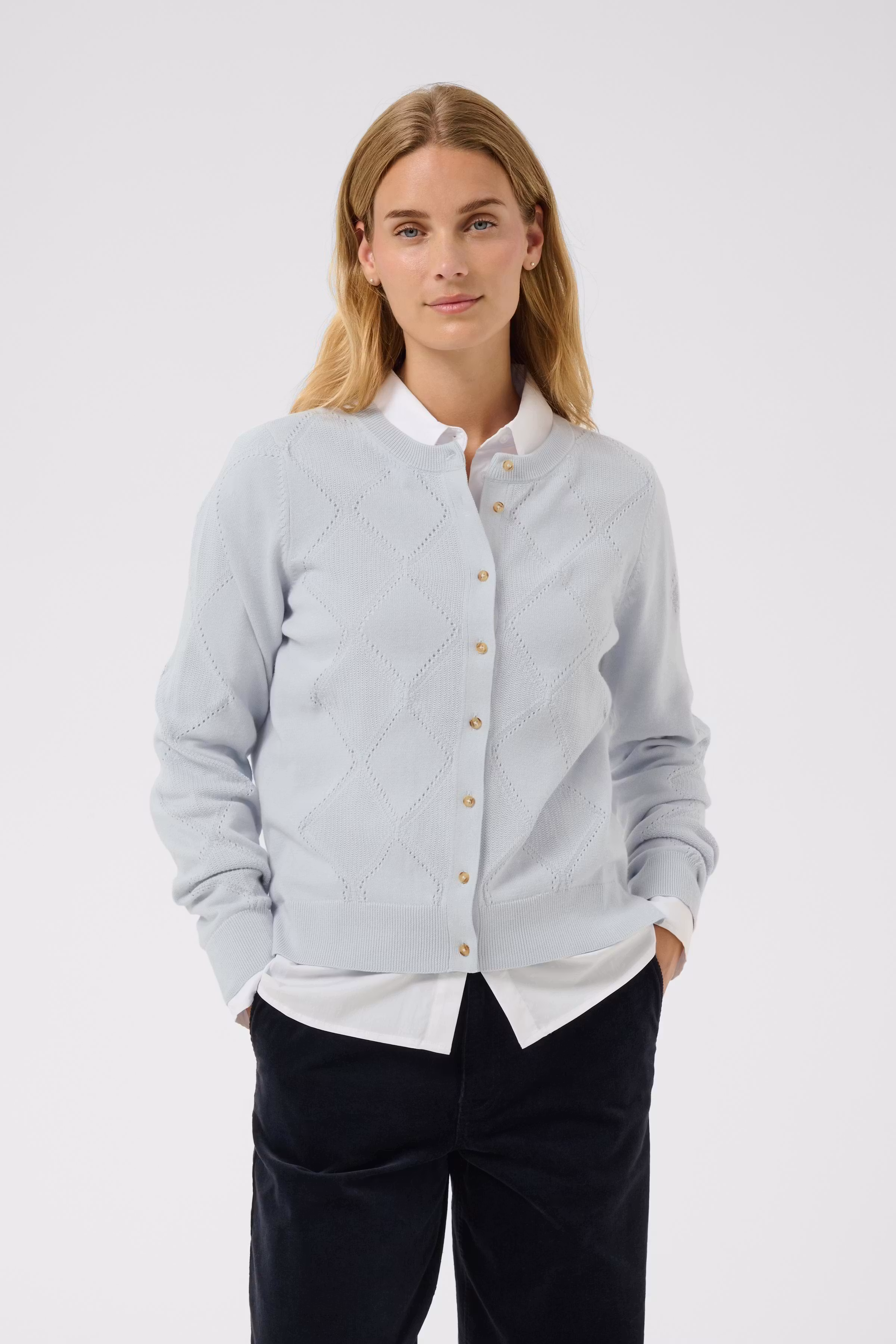 CiannaPW Cardigan LOOKBOOK FRONT 30310793-144106