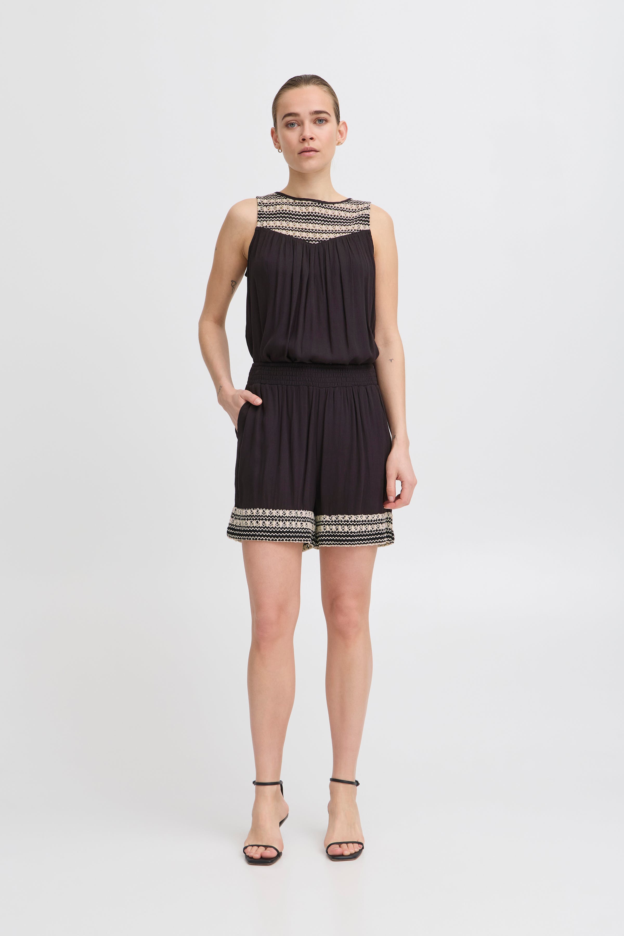 IHRAGNI Shorts LOOKBOOK FRONT 20123290-194008