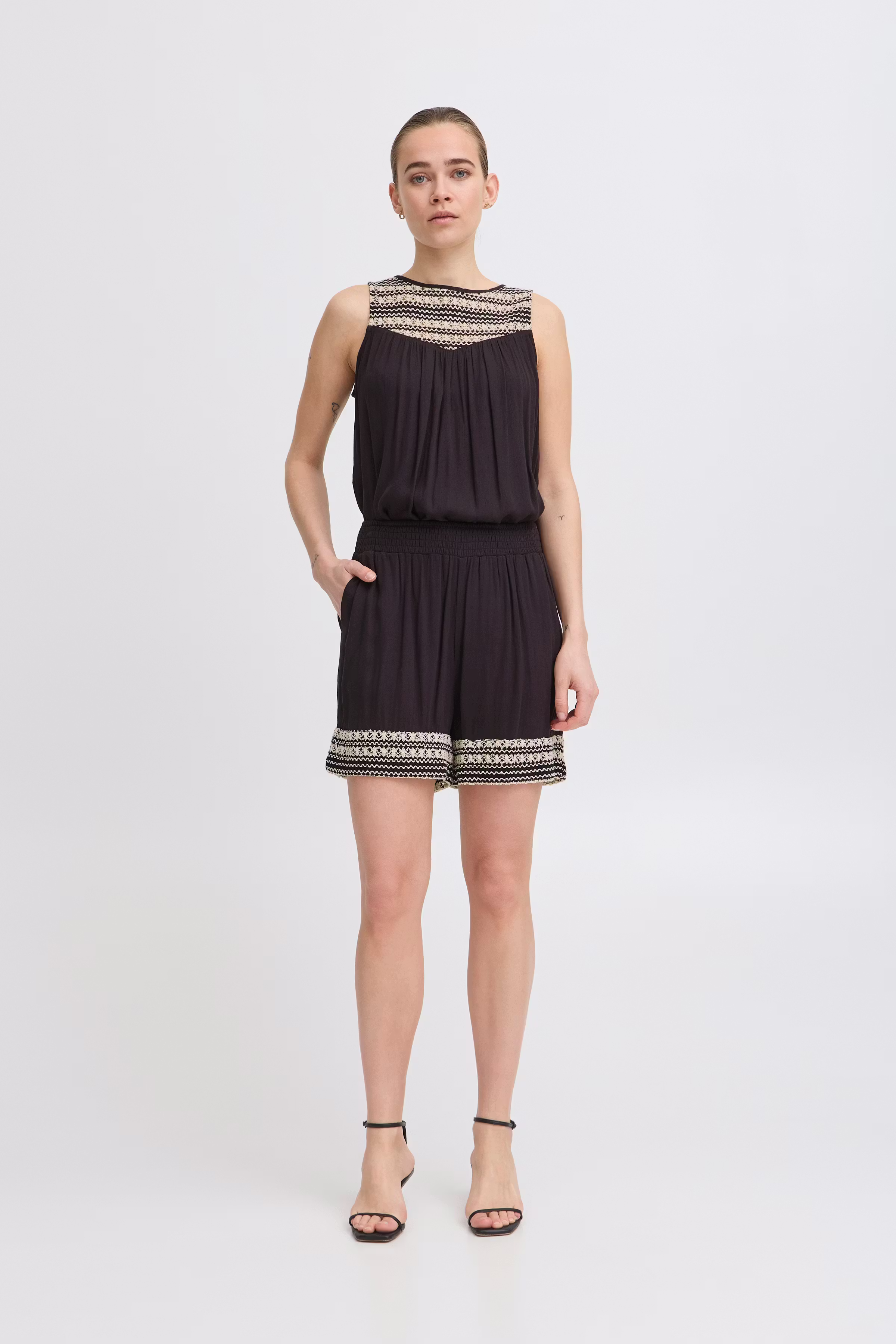 IHRAGNI Shorts LOOKBOOK FRONT 20123290-194008