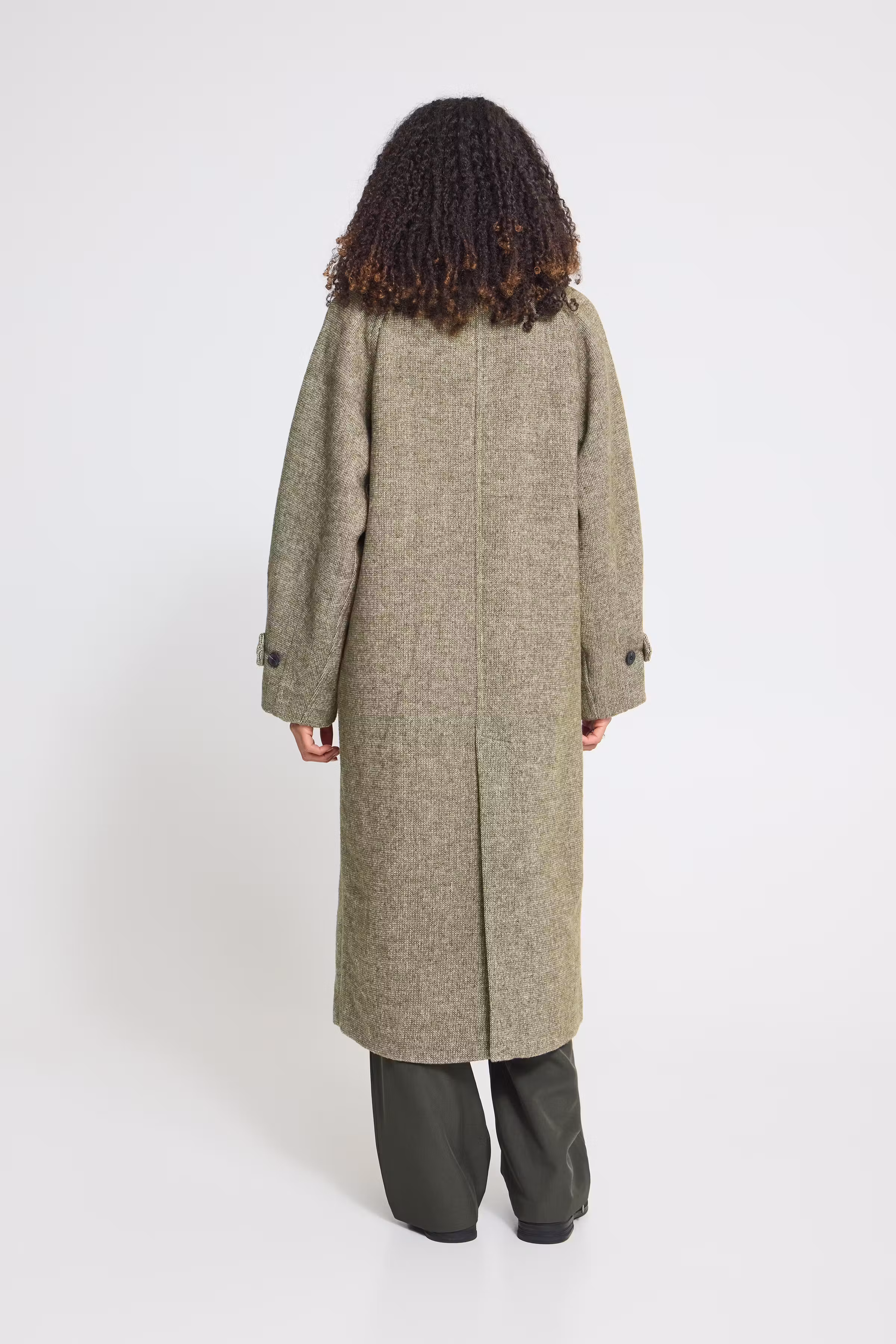 IHGAZIVA Outerwear LOOKBOOK BACK 20121199-1705171