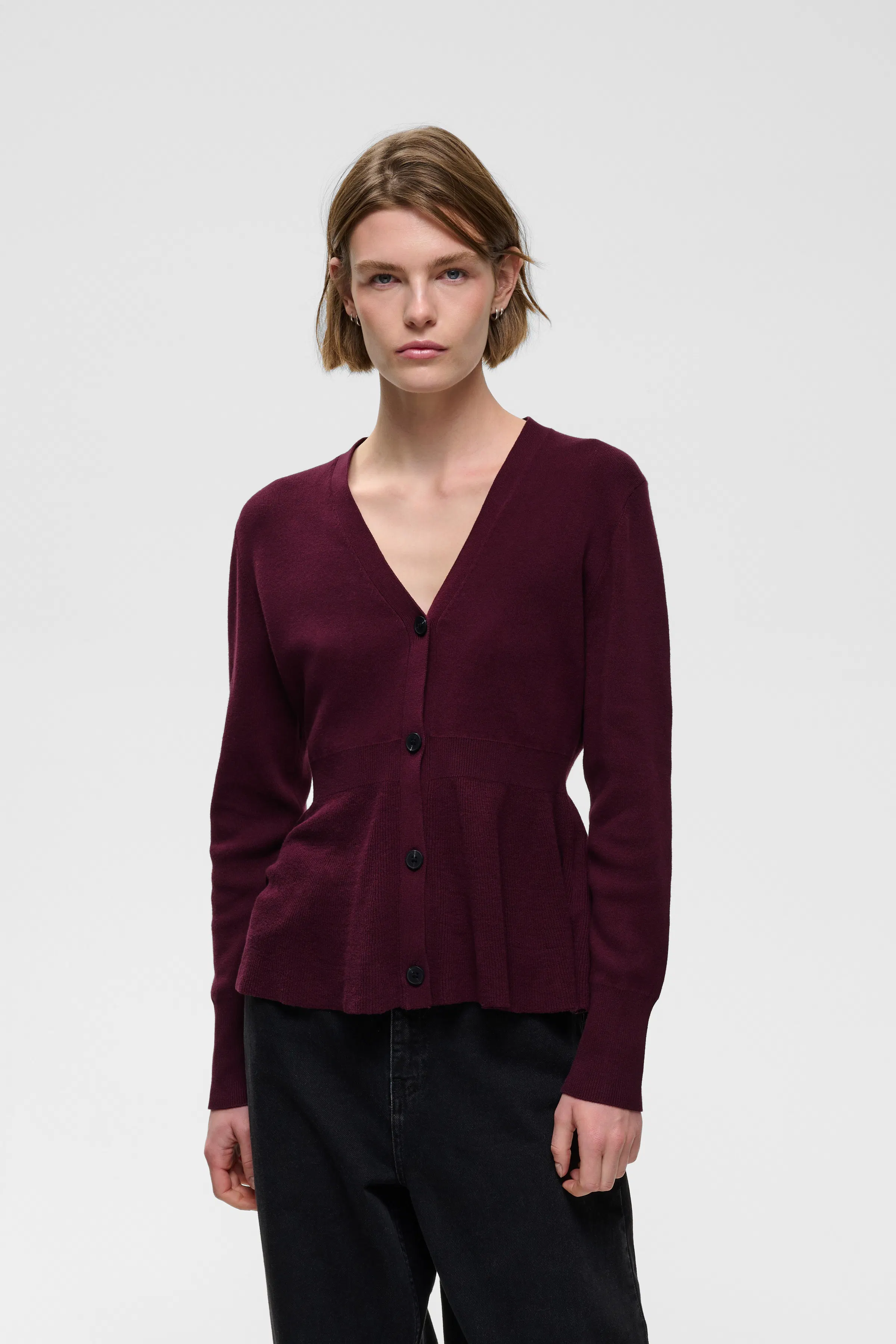 DoraIW Cardigan LOOKBOOK FRONT 30111435-192118