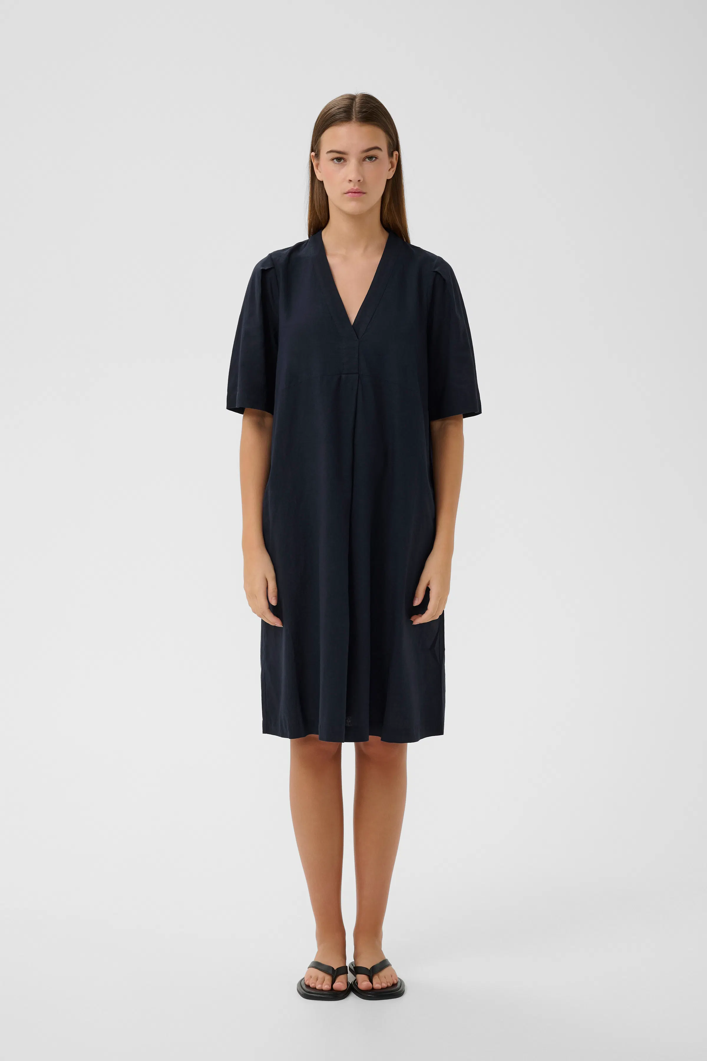 EllieIW Linnen Dress LOOKBOOK FRONT 30109316-300005