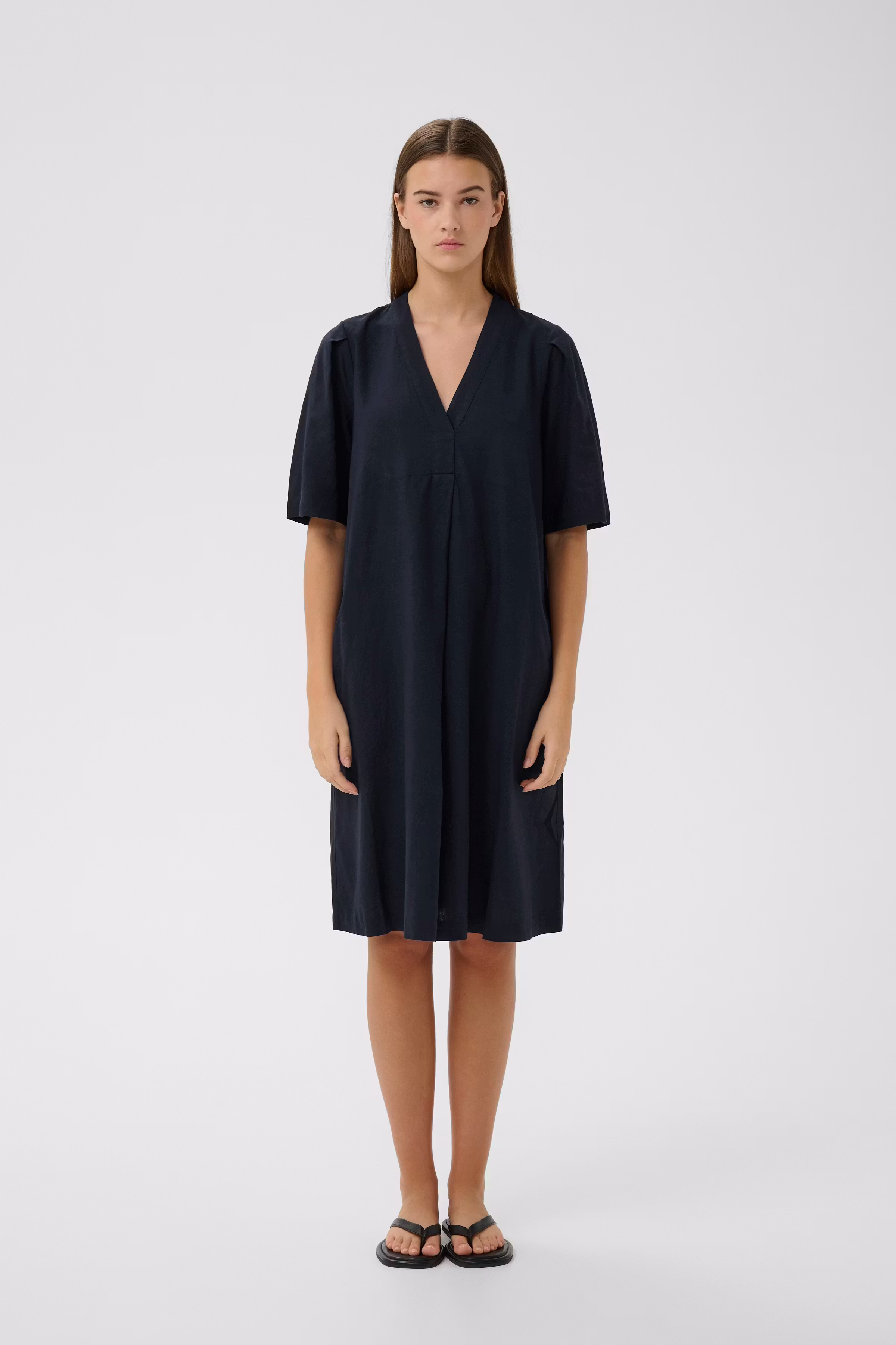 EllieIW Linnen Dress LOOKBOOK FRONT 30109316-300005