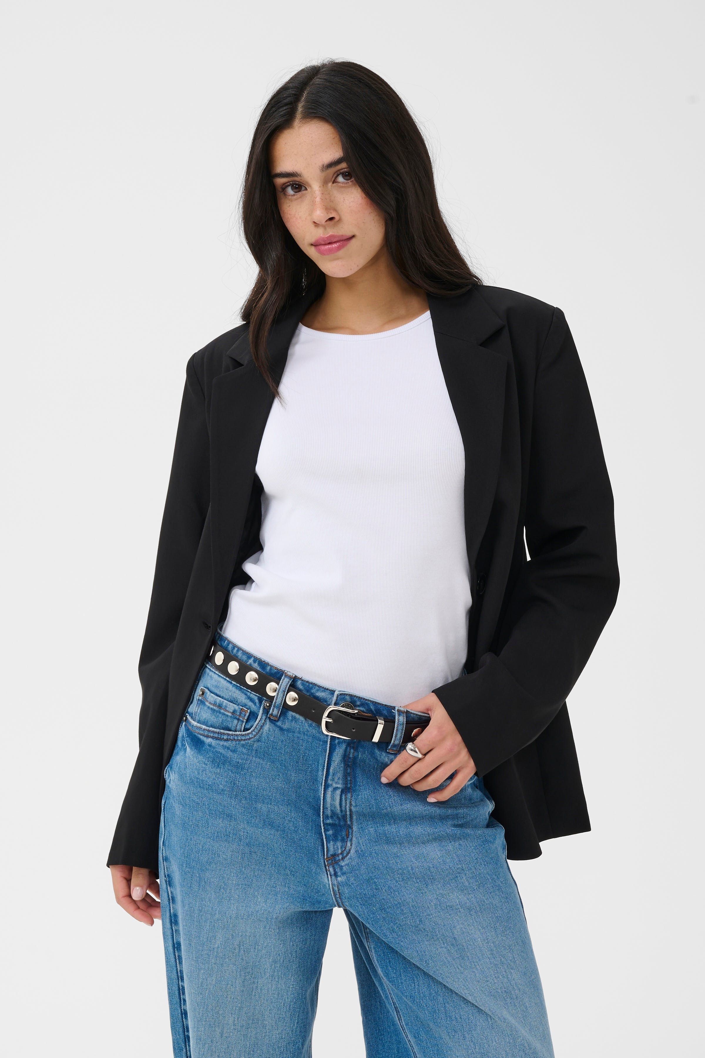 KAamelia Bælte LOOKBOOK FRONT 10512116-109770