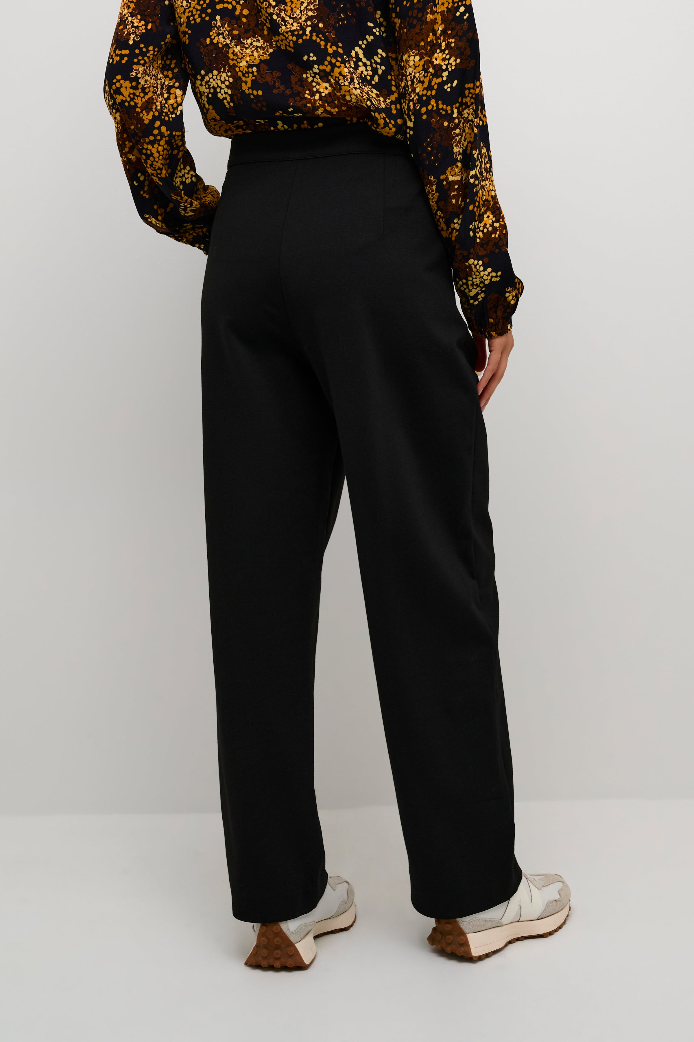 BPdebra Trousers LOOKBOOK BACK 10590597-100121