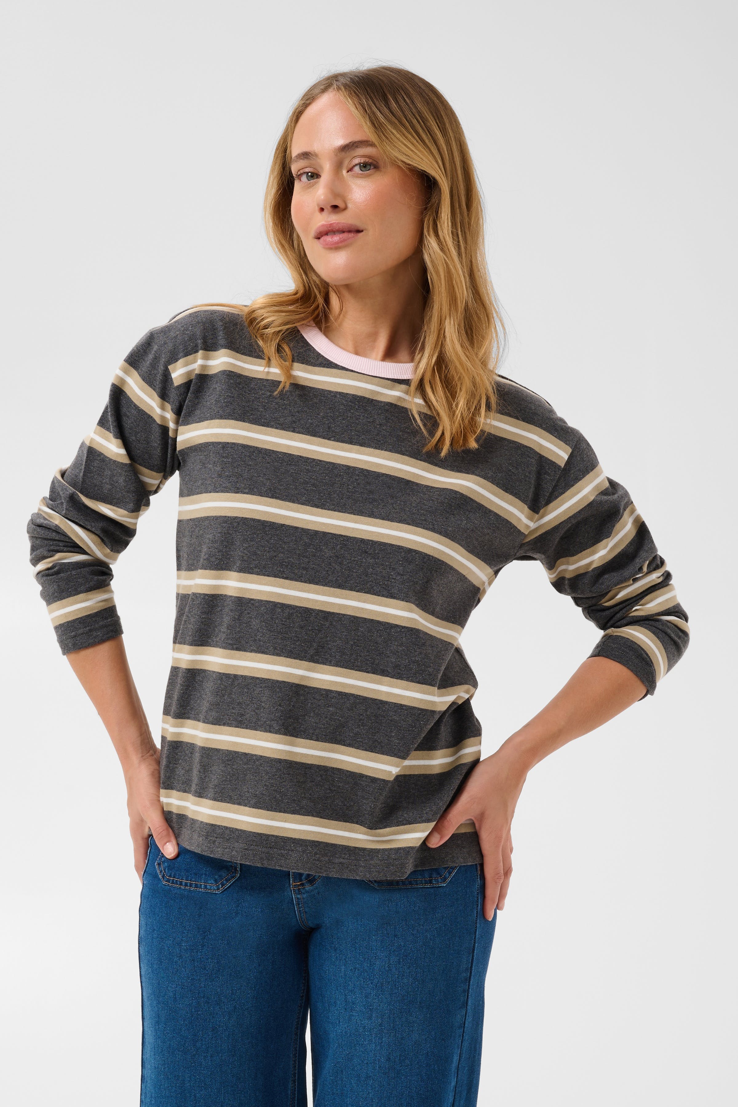 KAwinny T-shirt LOOKBOOK FRONT 10513105-1000732