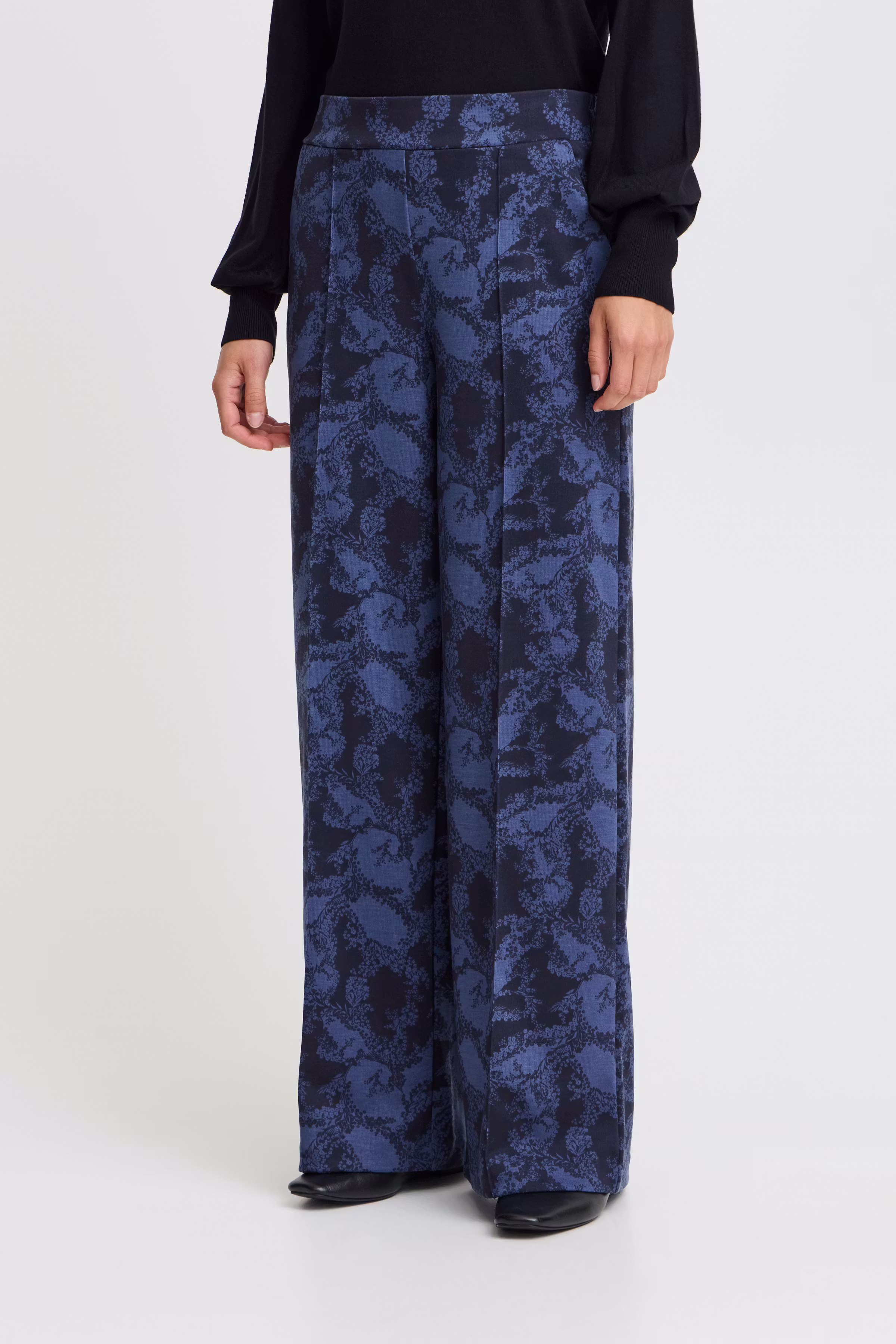 IHKATE Hose LOOKBOOK FRONT 20121773-203713